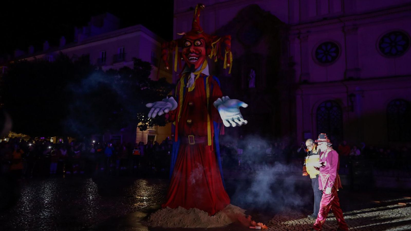 Búscate entre las mejores imágenes de la quema del dios Momo