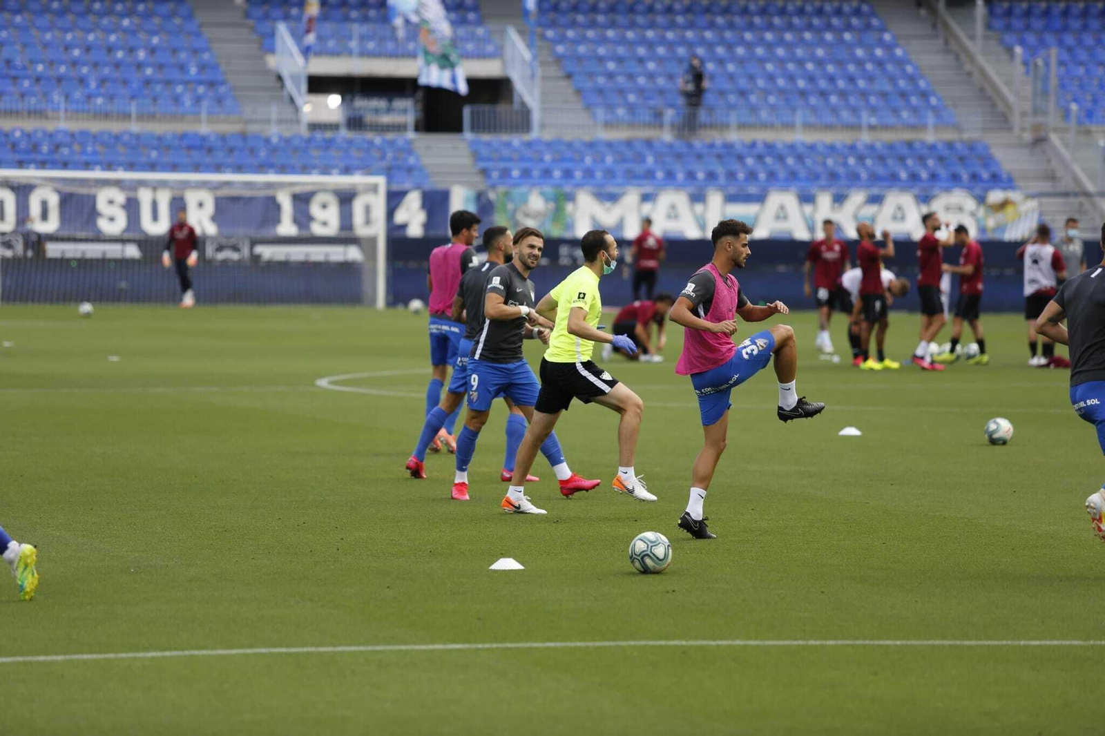 Galería del calentamiento del Málaga-Huesca.