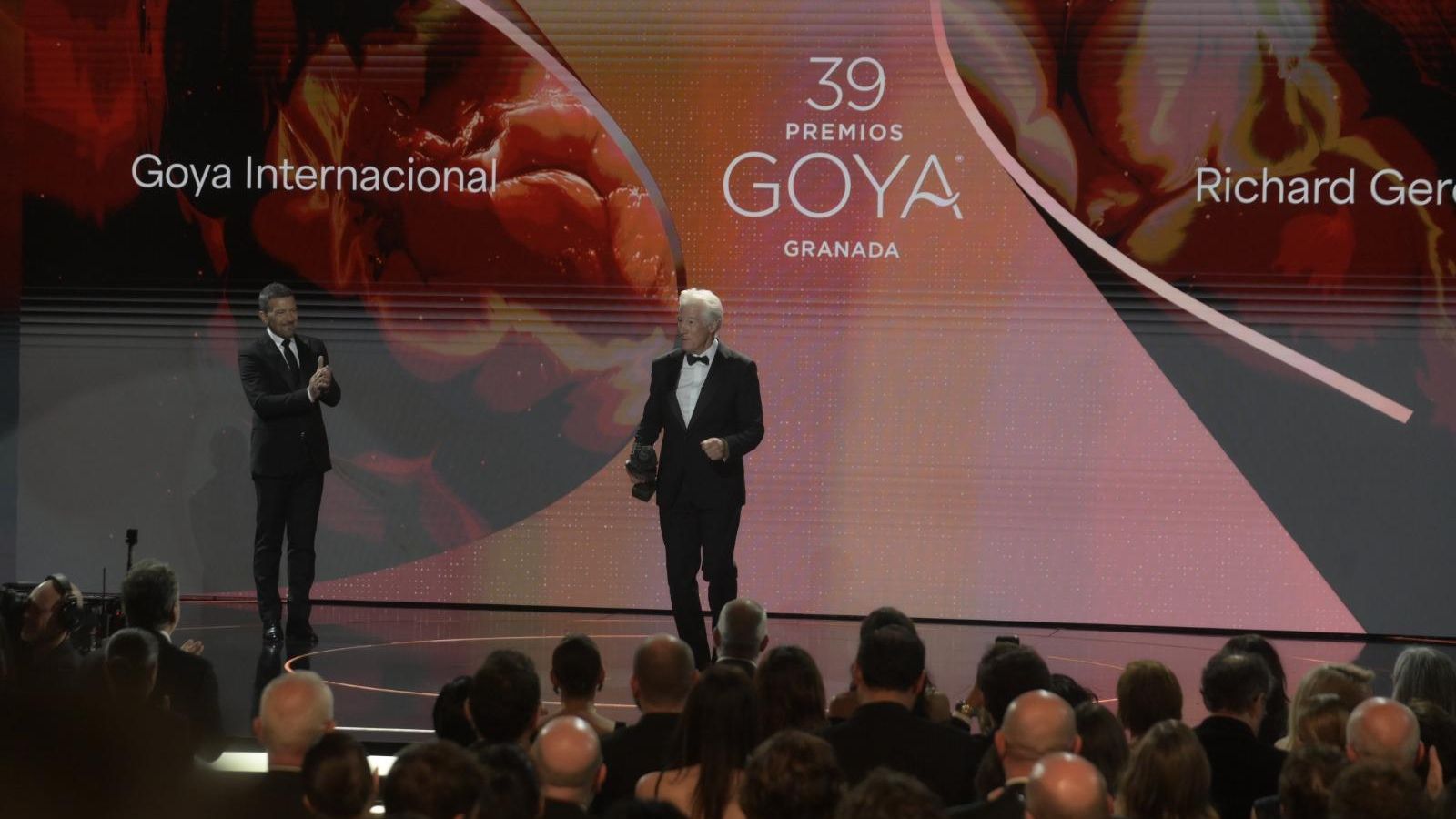 Richard Gere, con su Goya Internacional.