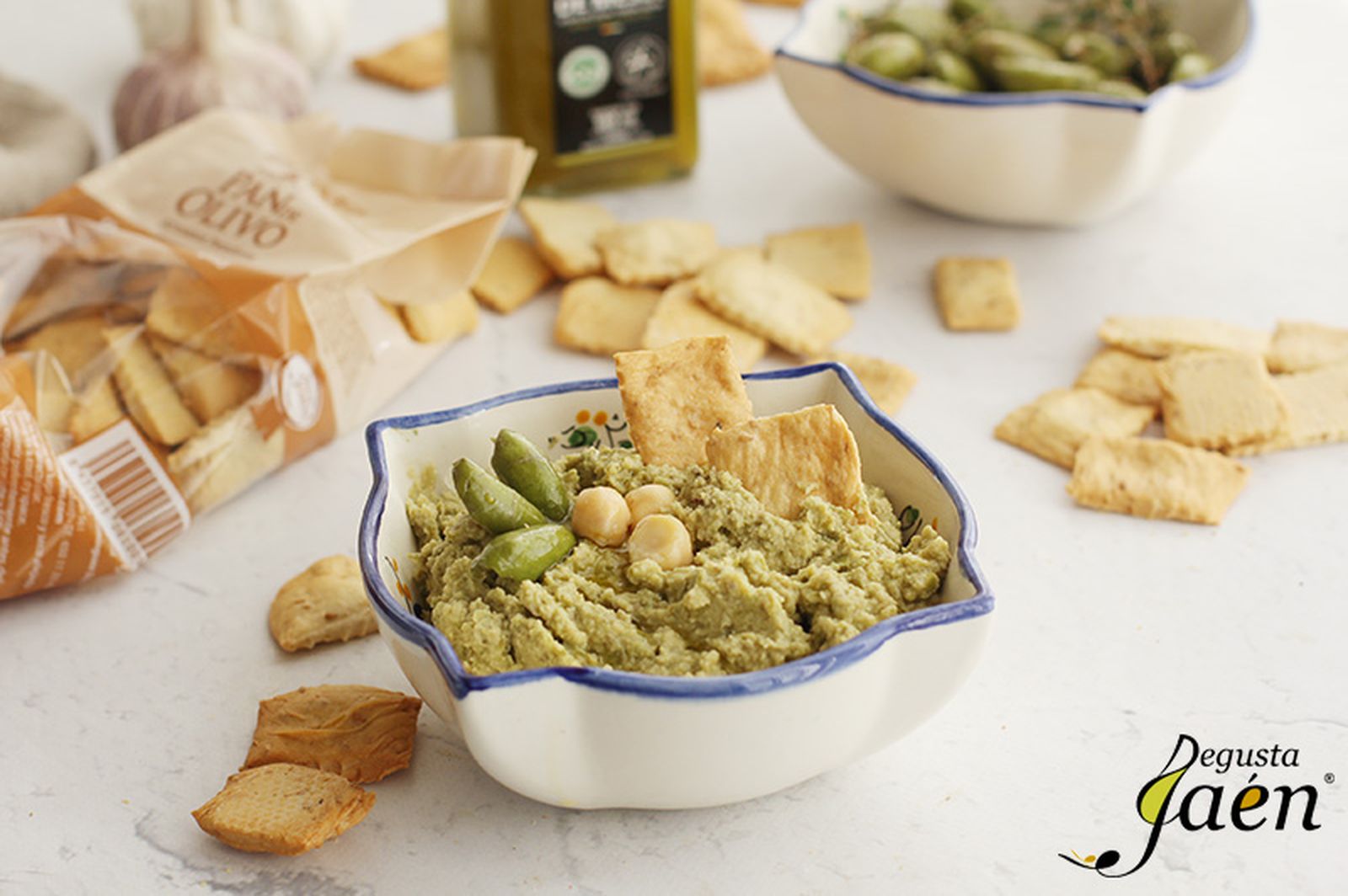 Este hummus de Cornezuelo es perfecto para huntar en tu pan favorito o acompañar con crudités de verduras.