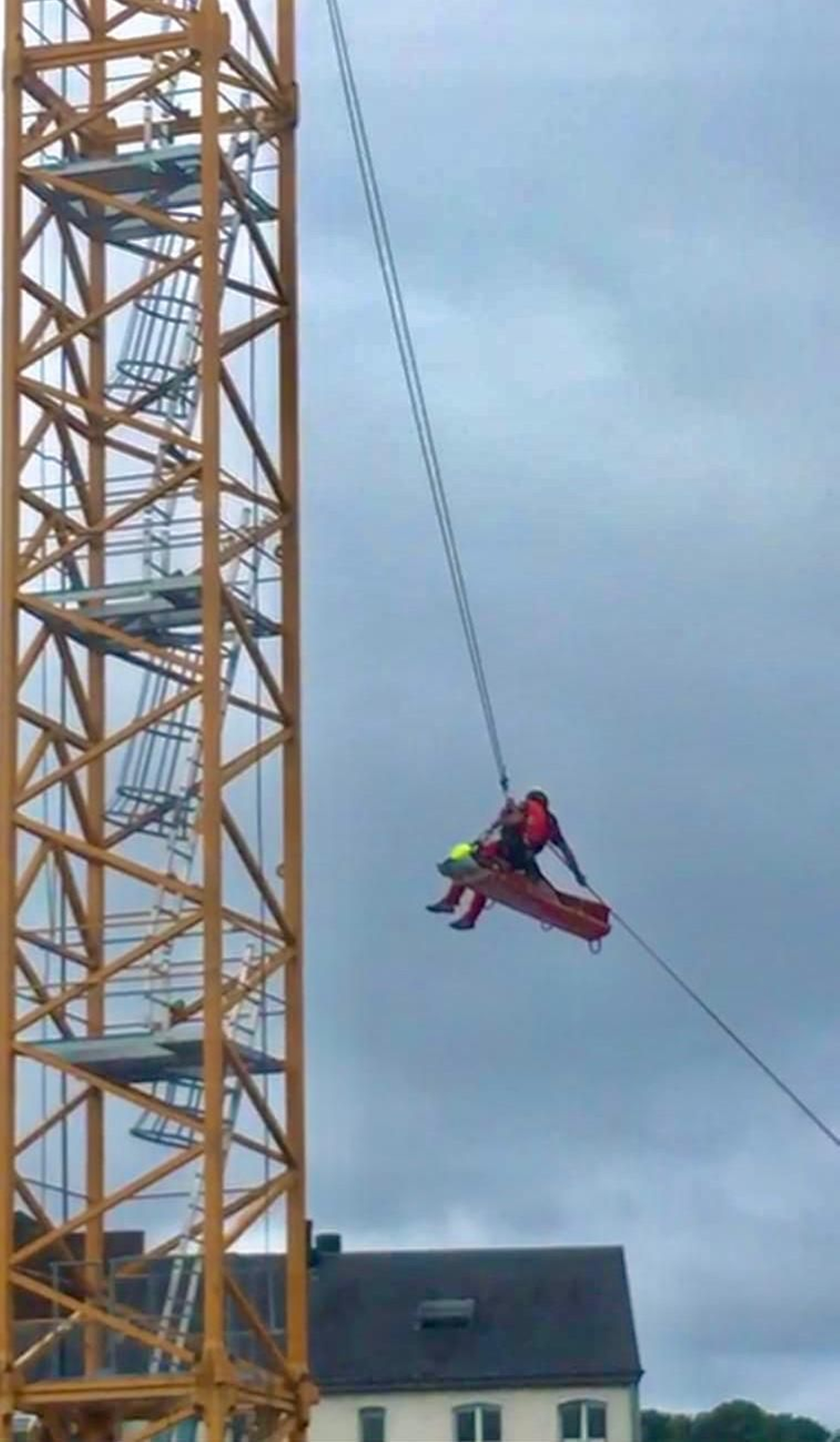 Rescate en una grúa, una de las pruebas más espectaculares.