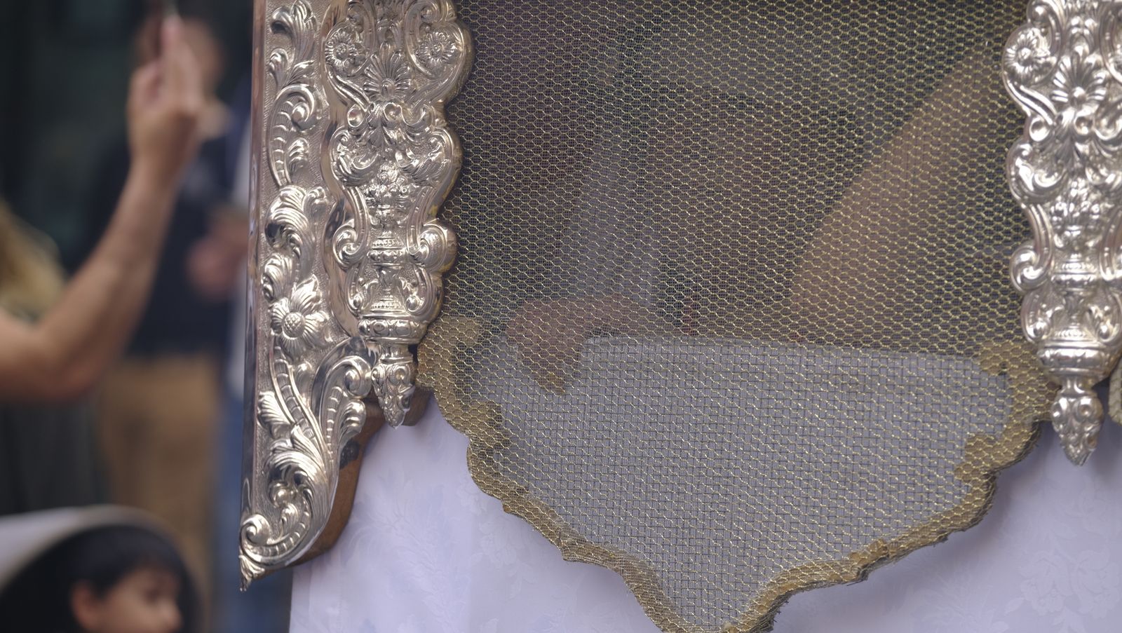 La Borriquita procesiona por las calles de Almería, en imágenes