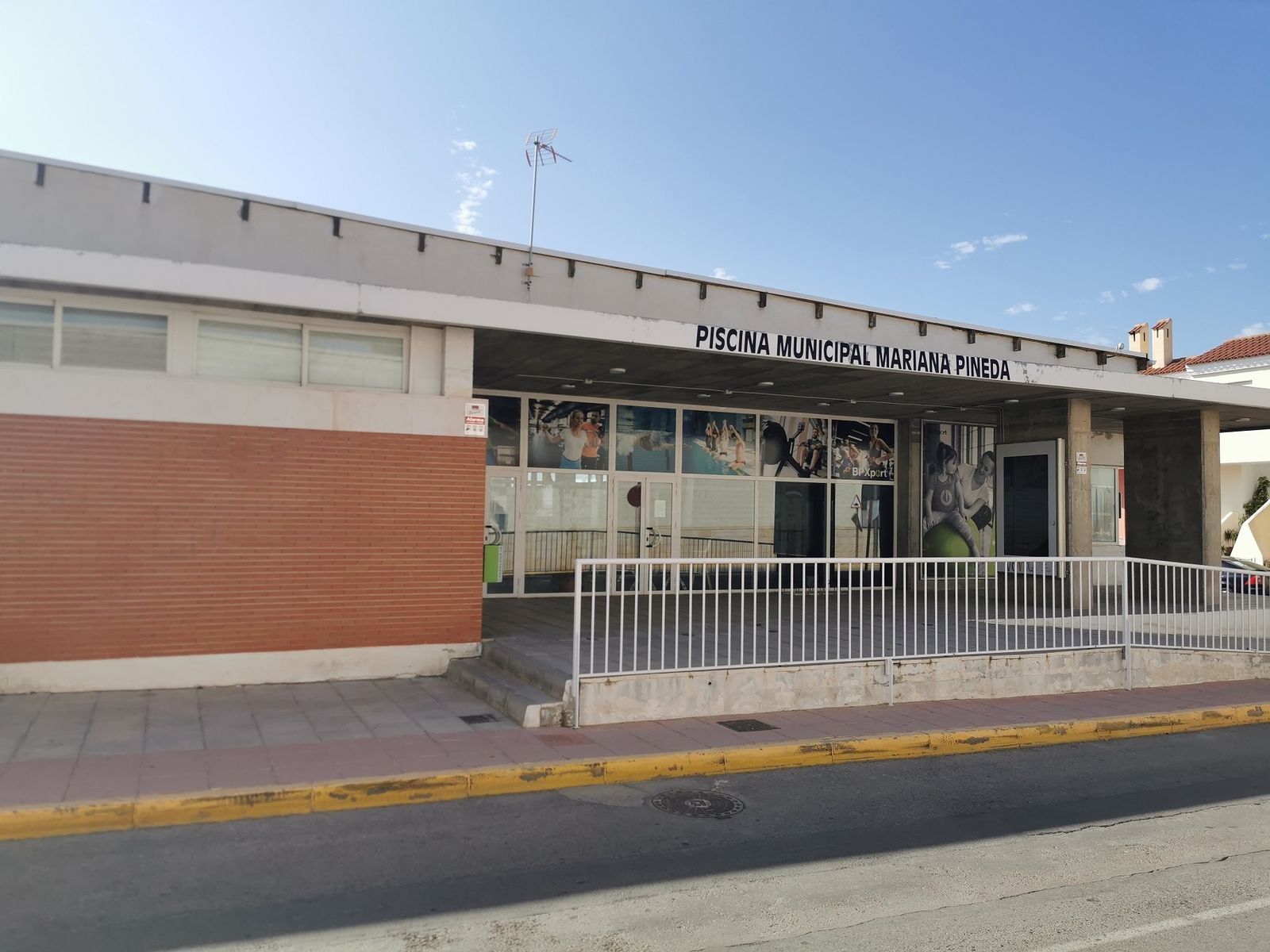 Piscina Municipal Mariana Pineda de Vera