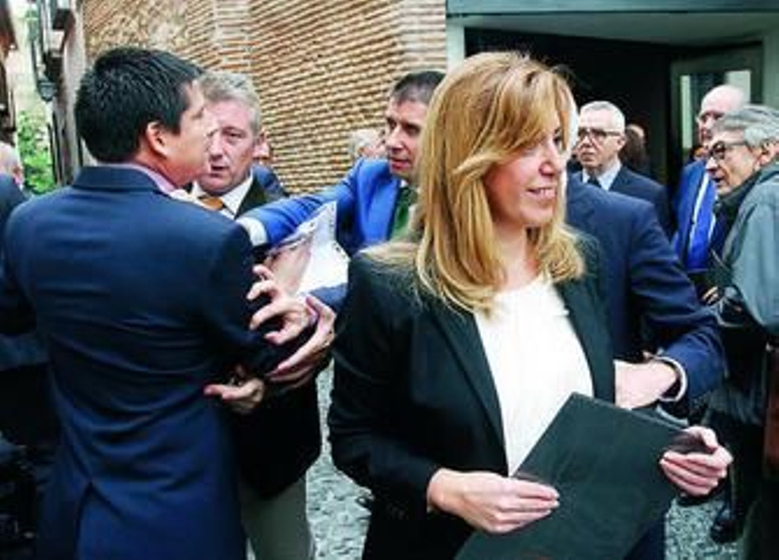 Encontronazo entre el vicepresidente de la Diputación Francisco Oblaré y los escoltas.