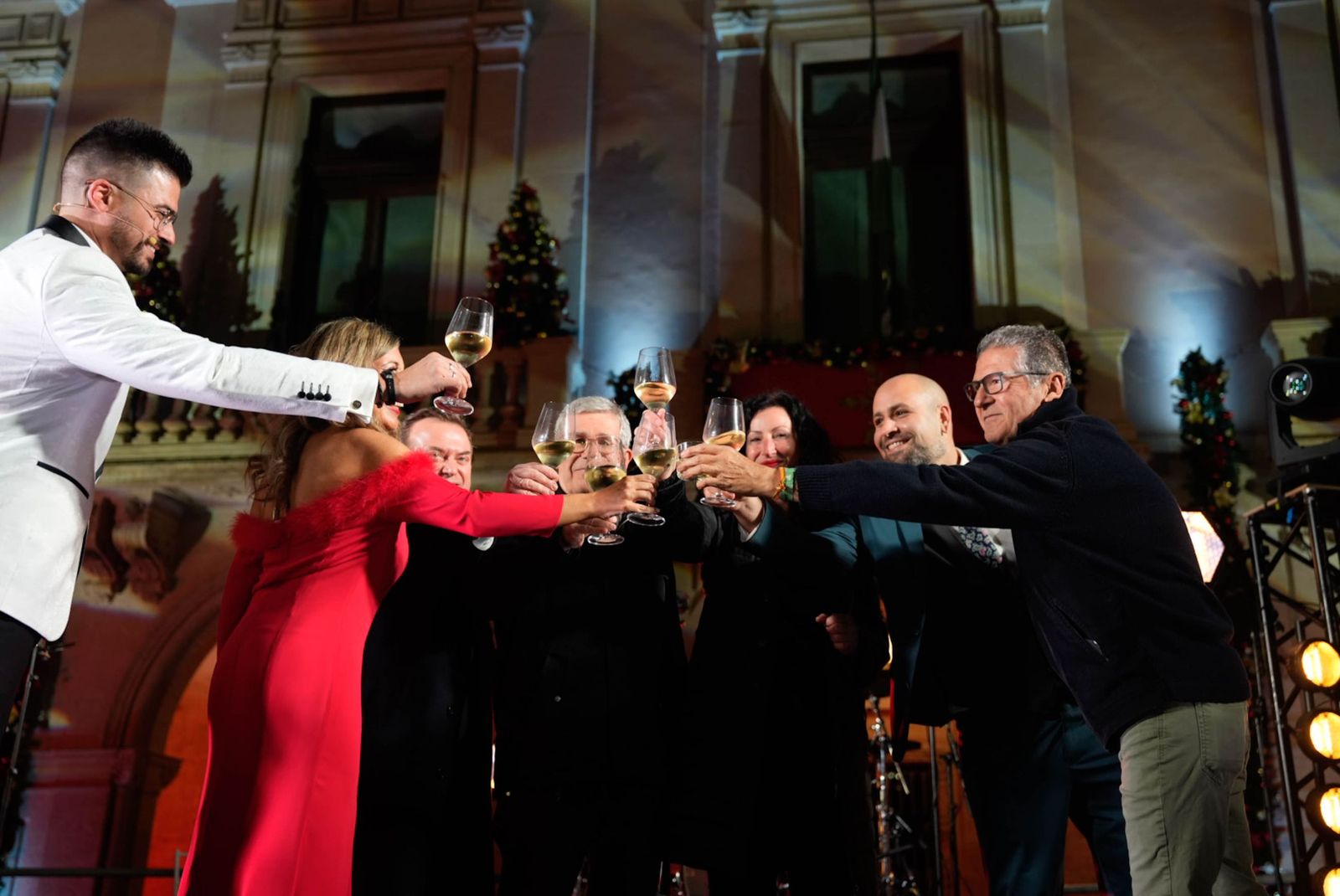 Almería despide con los 12 tomates cherry de la suerte el año 2025
