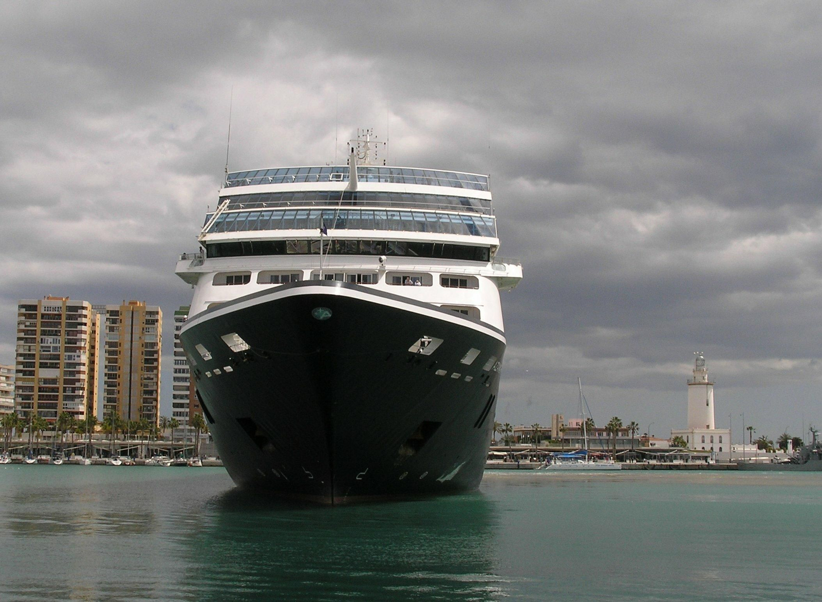 Las fotos de la primera visita del buque de crucero 'Azamara Pursuit' al puerto de Málaga