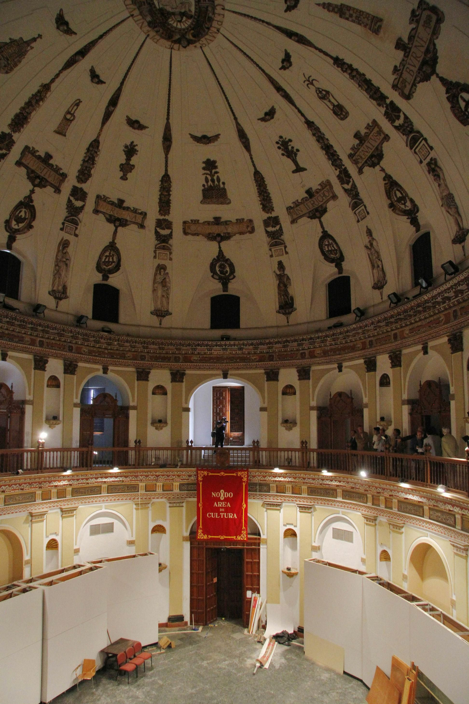 Imagen del interior de la iglesia, inspirada en la Sala Capitular de la Catedral de Sevilla.
