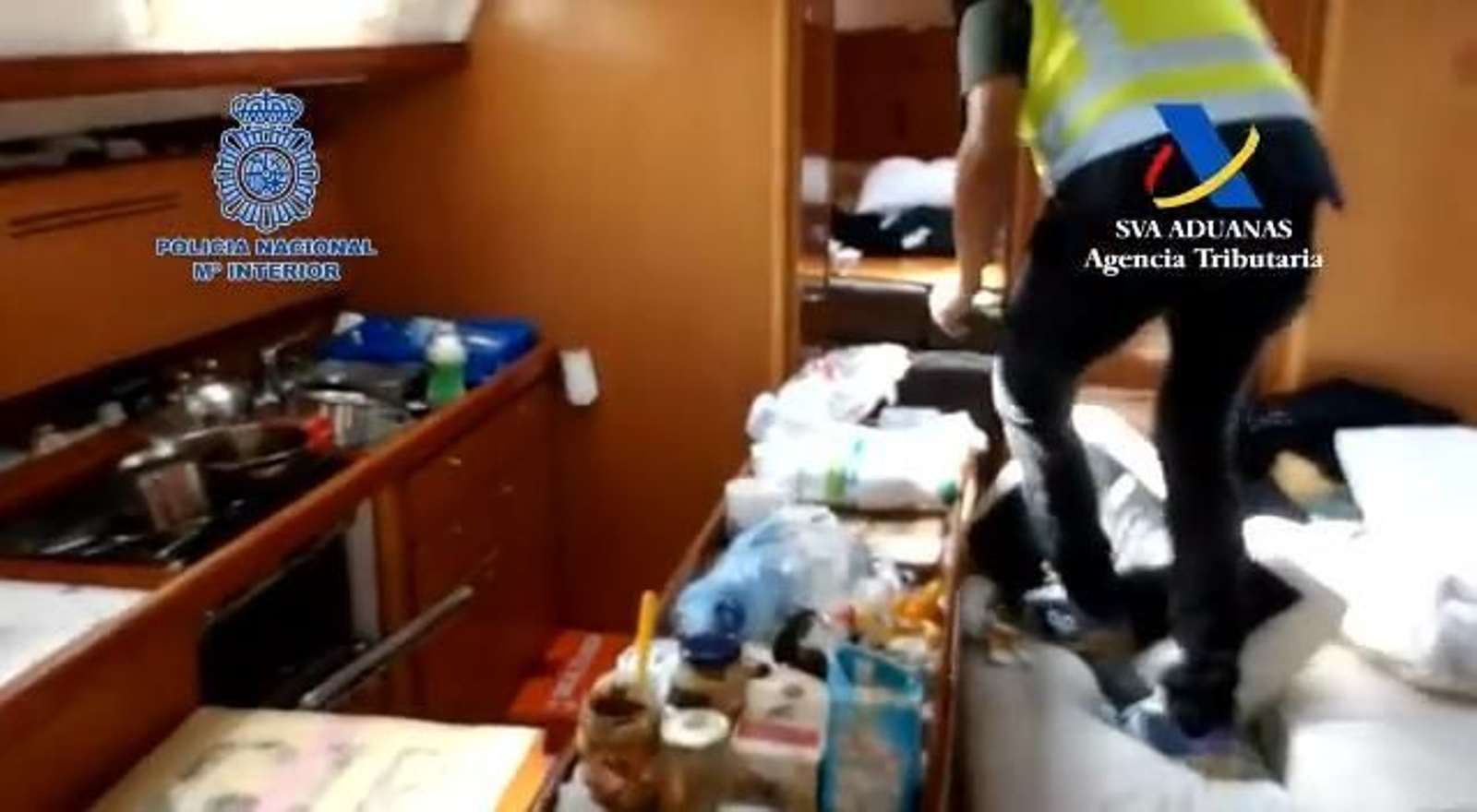 Tres detenidos tras ser intervenidos unos 6.000 kilos de hachís a 130 millas de la costa de Huelva