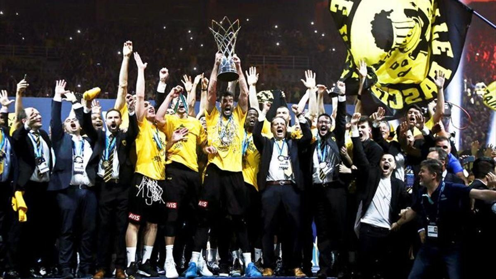 El AEK celebra la BCL de 2018.