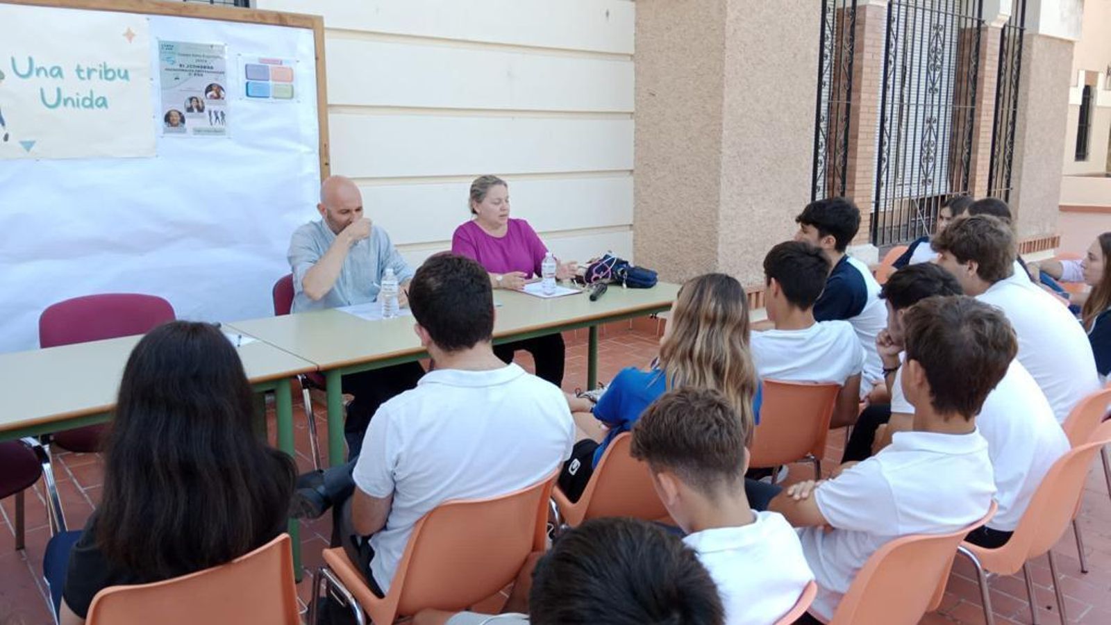 En la mesa redonda participaron los alumnos de 4º de la ESO.