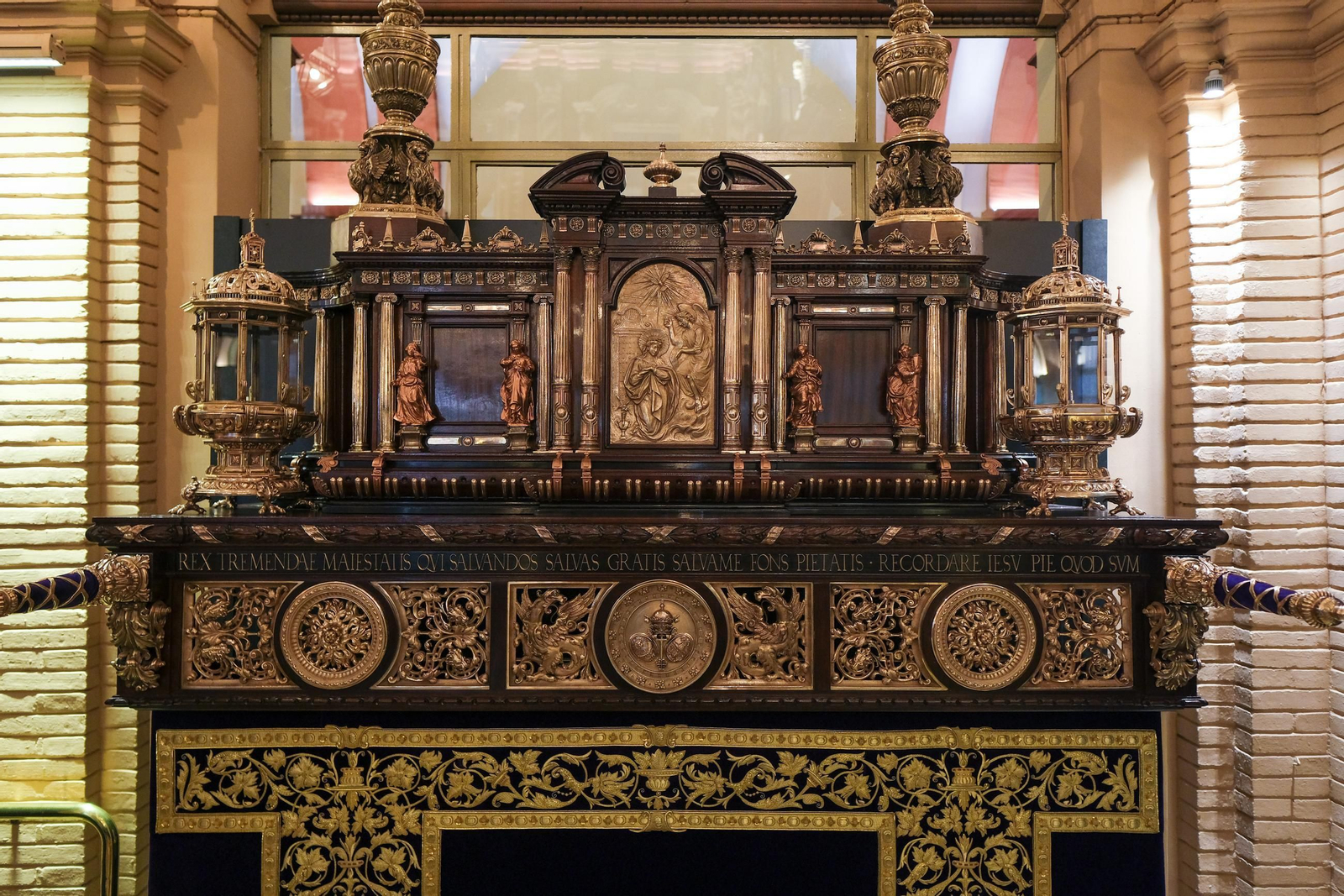 Inauguración la exposición 100 Años de hermandad. Los Estudiantes. En el Real círculo de Labradores