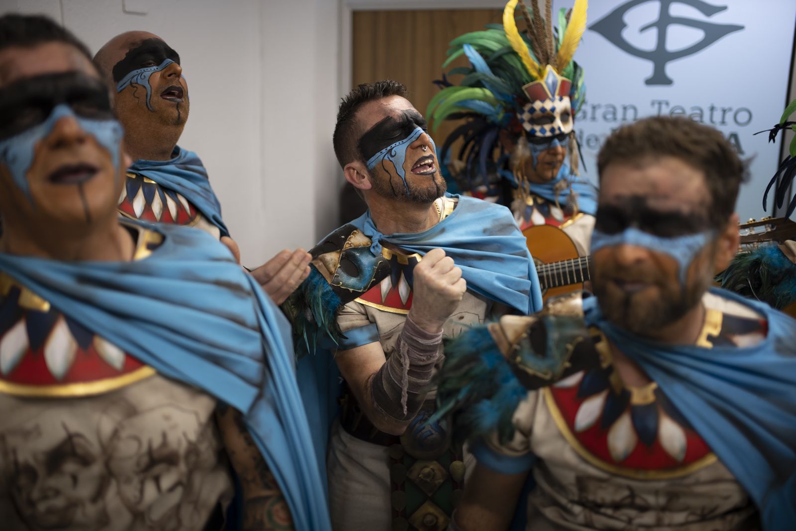 Imágenes de la actuación de la comparsa de Bollullos "El sacrificio" en el Carnaval Colombino