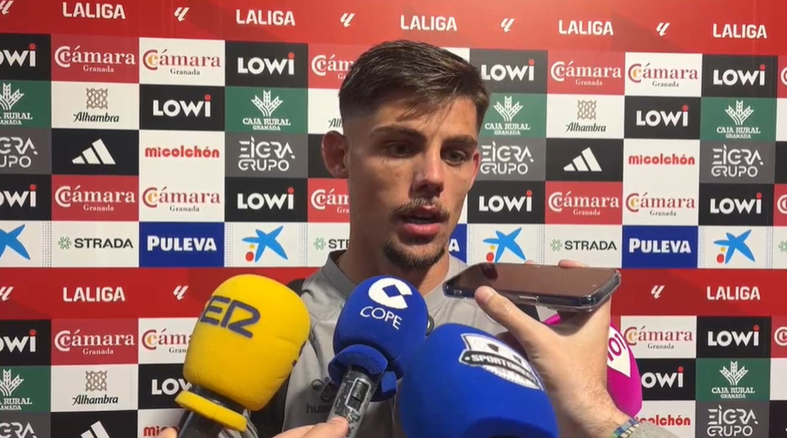 Javi Montero, en zona mixta de Los Cármenes.