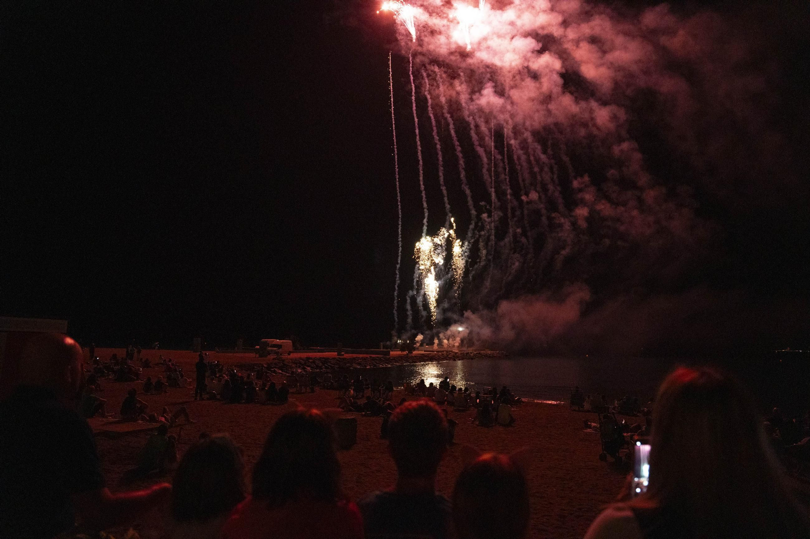 Las mejores imágenes del espectáculo piromusical que da cierre a la feria de Almería