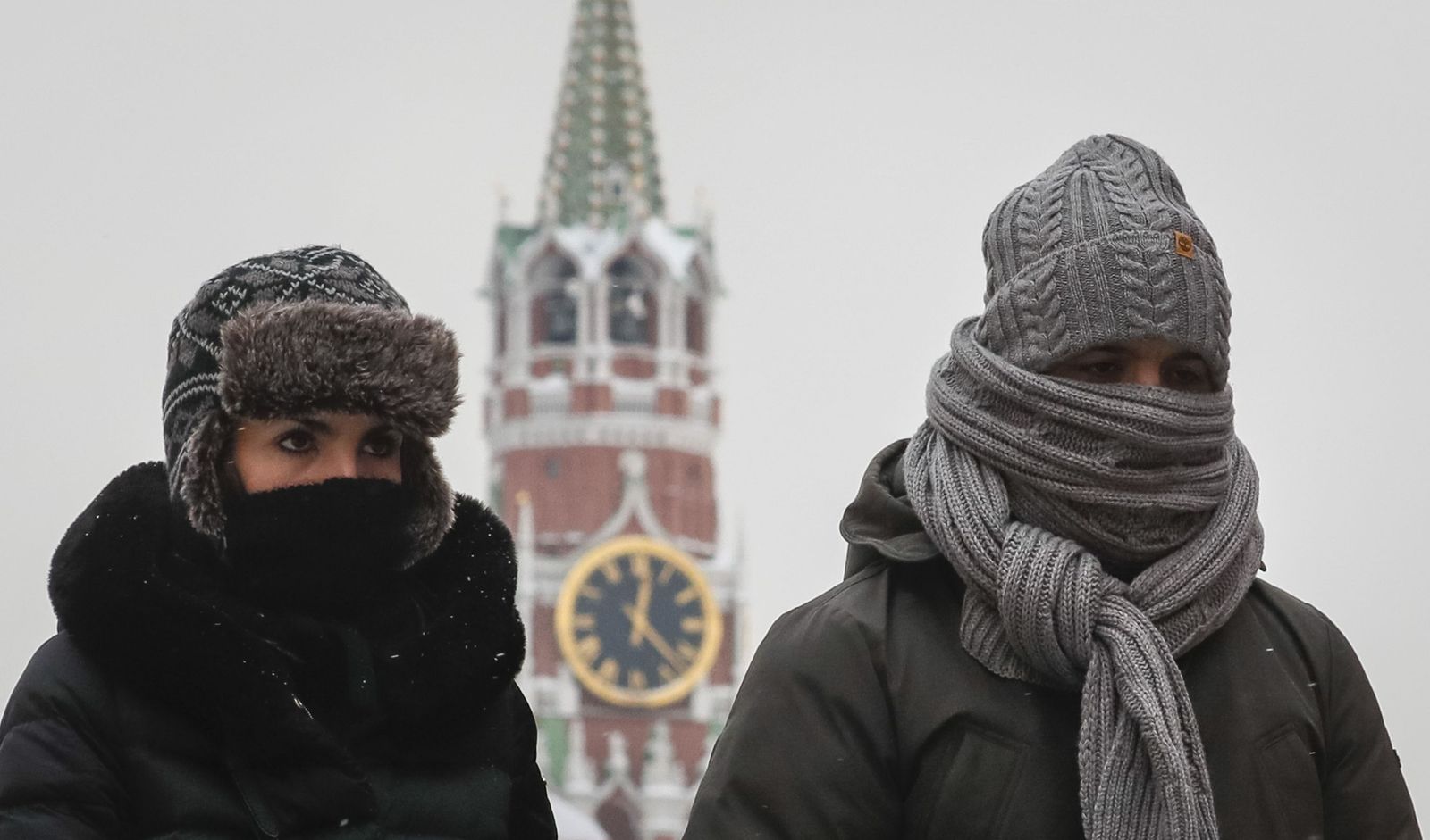 Nieve, Navidad, decoración, hielo y frío en Moscú