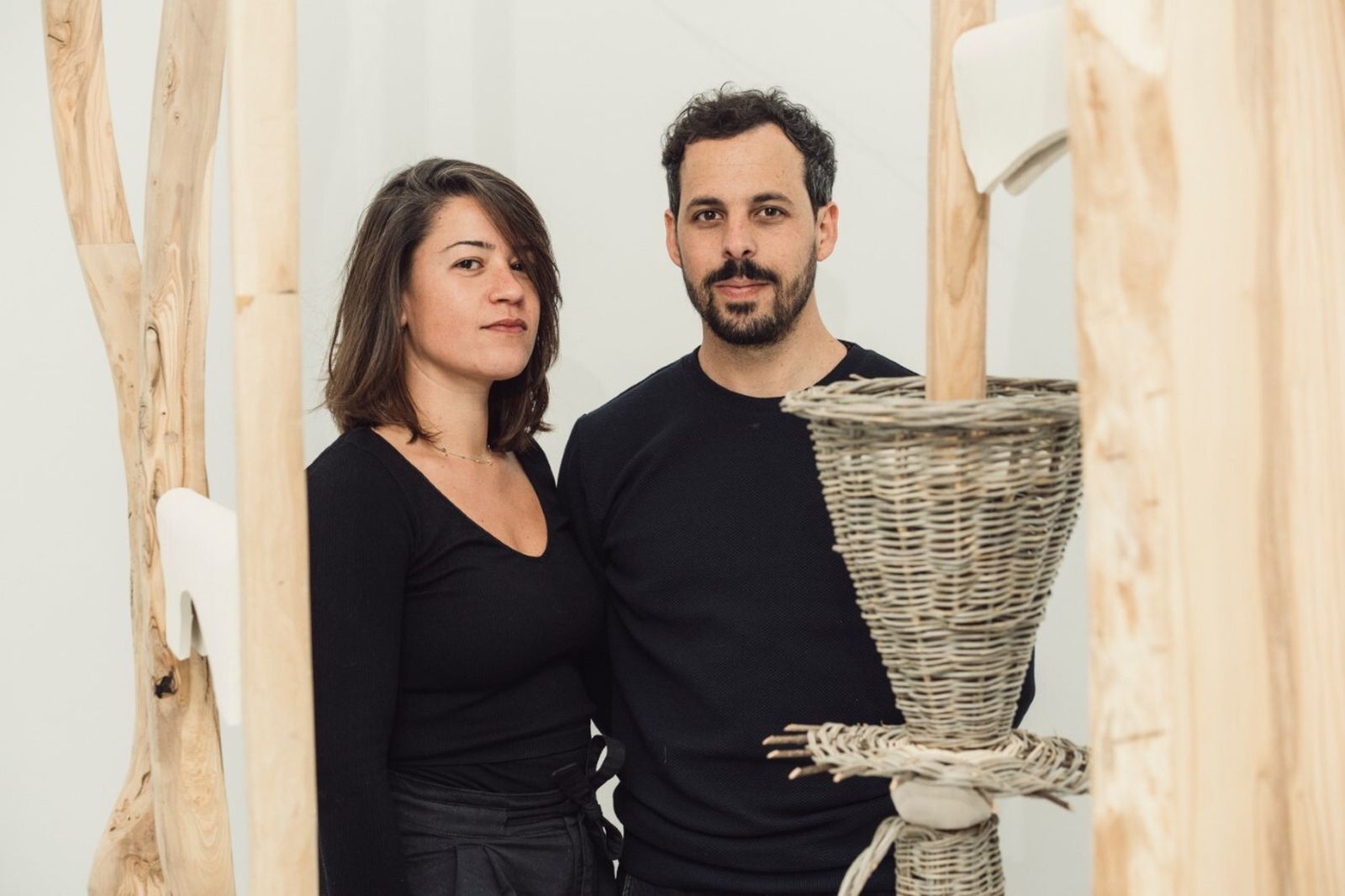 El gaditano Pablo Arenilla y Julia Fuentesal junto a su obra Albor