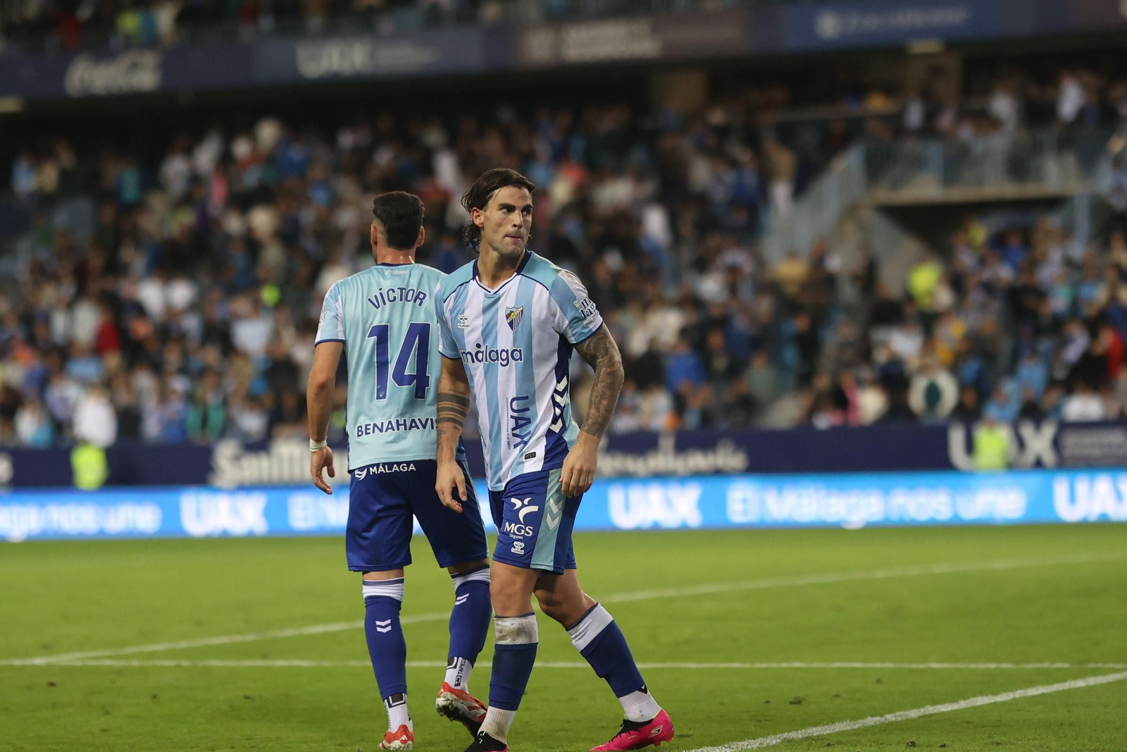 Las fotos del imponente ambiente en La Rosaleda en el Málaga - Córdoba CF