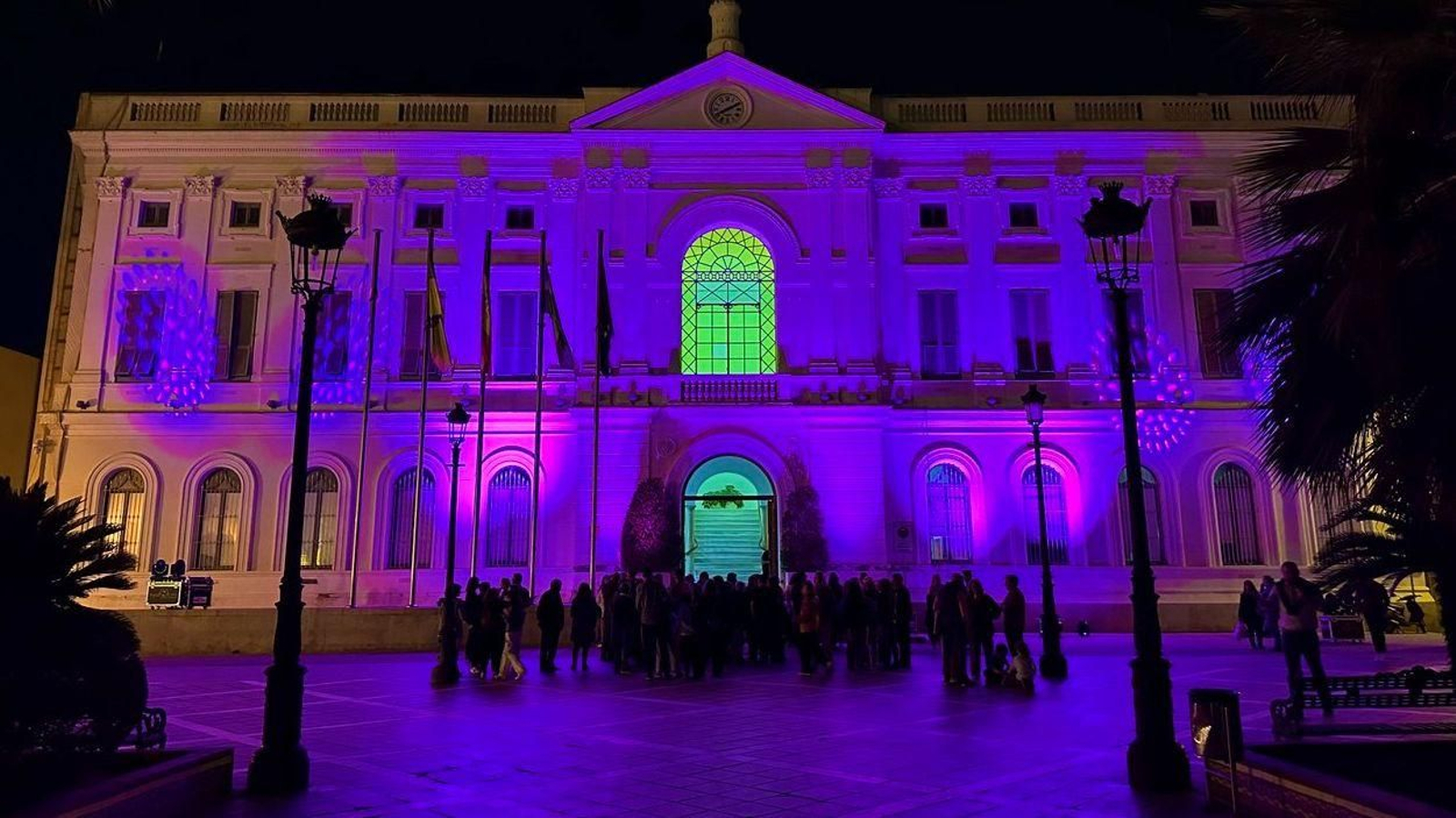La fachada del Ayuntamiento iluminada, en la edición del pasado año.