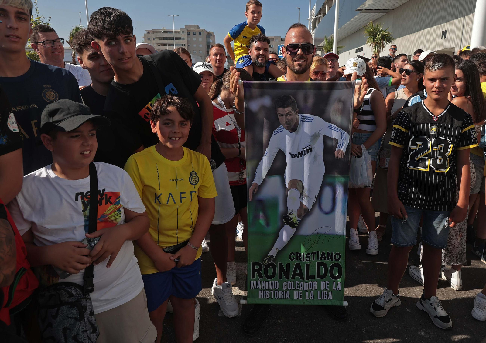 Búscate durante el Granada - Al Nassr en el Ciudad de La Línea