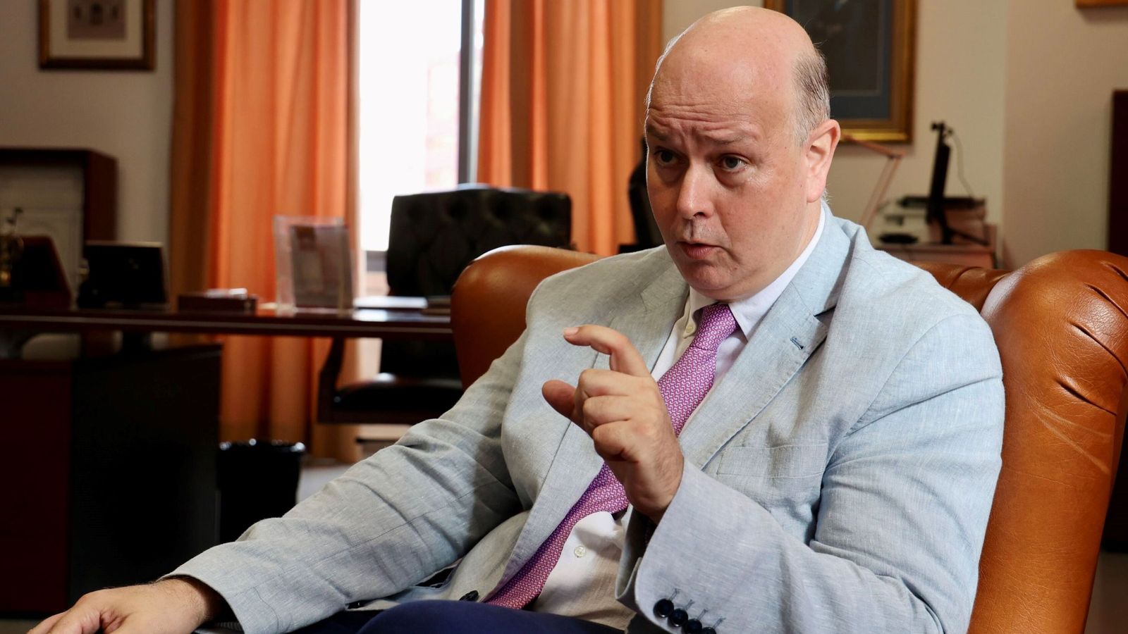 Fernando Llano, en su despacho de decano.
