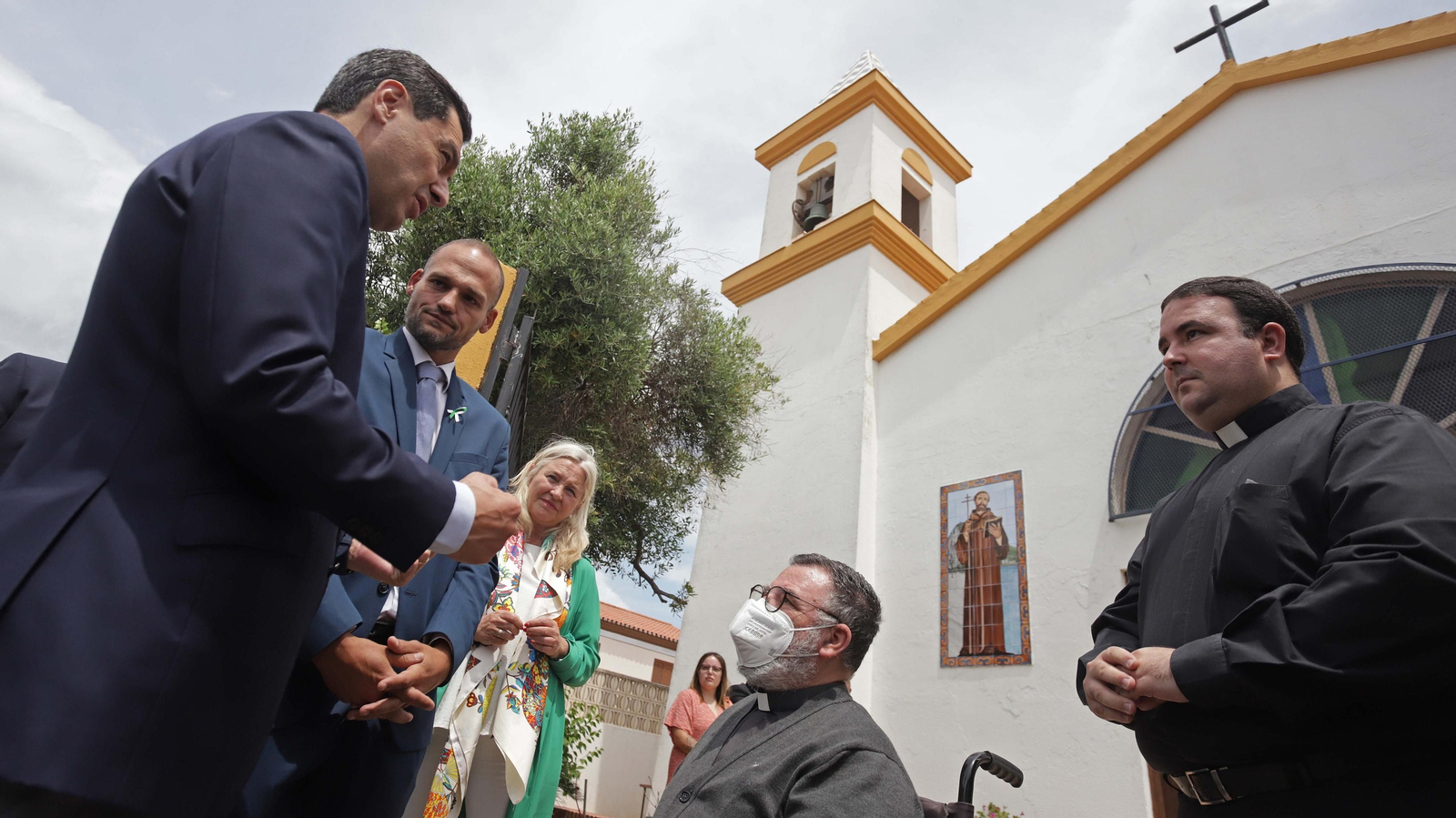 Fotos de la visita de Juanma Moreno a La Línea