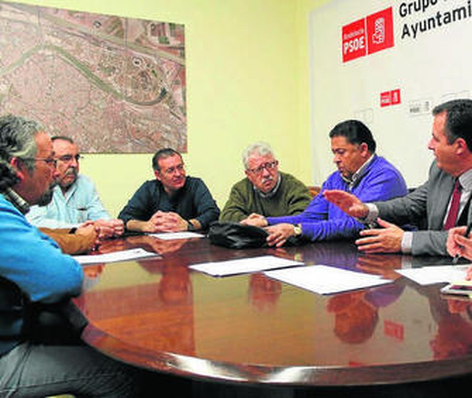 El comité de empresa de Mercasevilla se reunió con el PSOE esta semana.