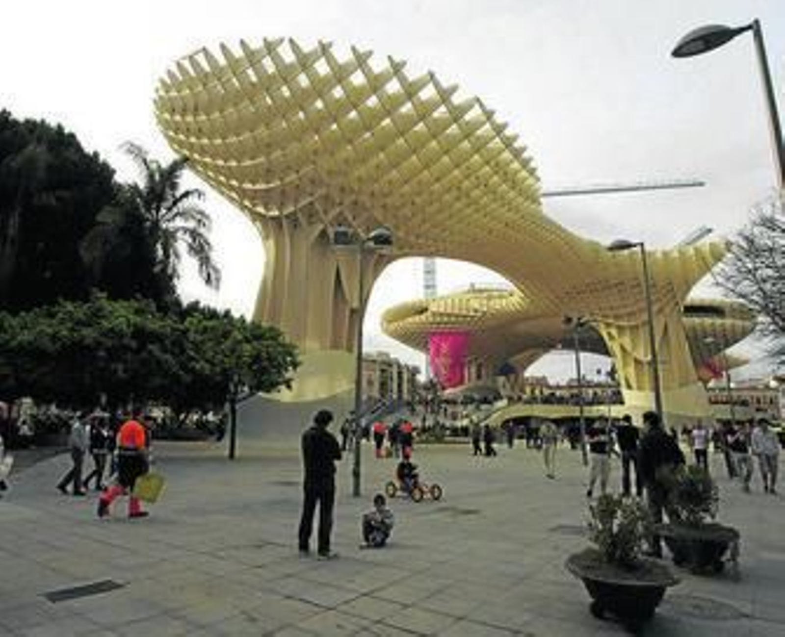 Vista general del Metropol Parasol, diseñado por Jürgen Mayer, en una foto de archivo.