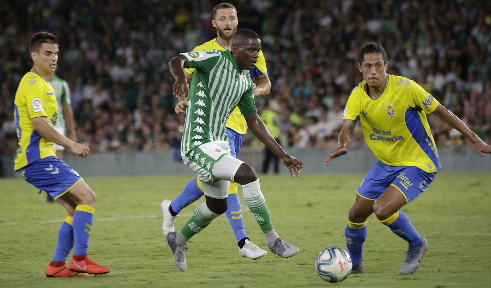 Las imágenes del Betis-Las Palmas homenaje a Rubén Castro
