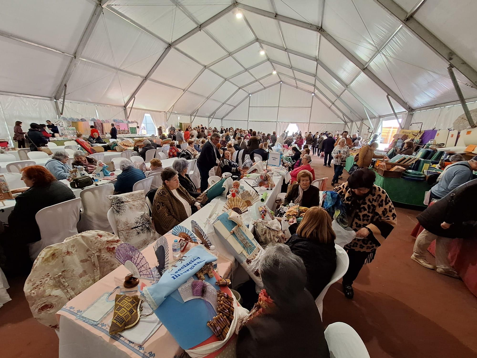 El XXI Encuentro Nacional de Encajeras de Bolillo de Puente Genil, en imágenes