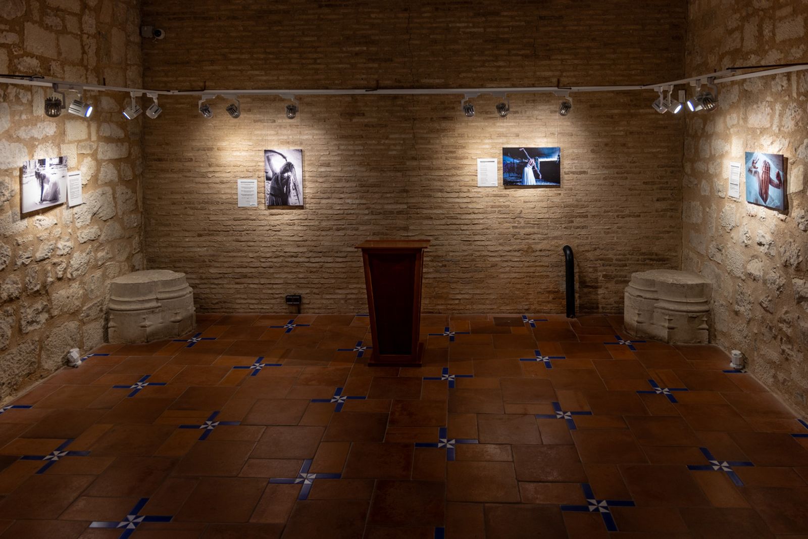 Una mirada al alma en blanco y negro: la exposición de fotografía que conmueve a Jaén, en imágenes