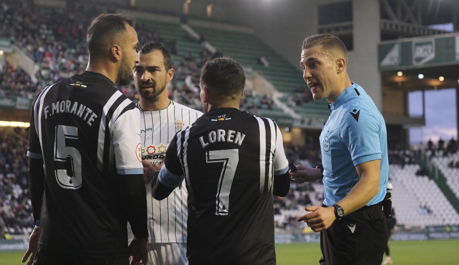 Las imágenes de la derrota del Córdoba CF ante la Balona en El Arcángel