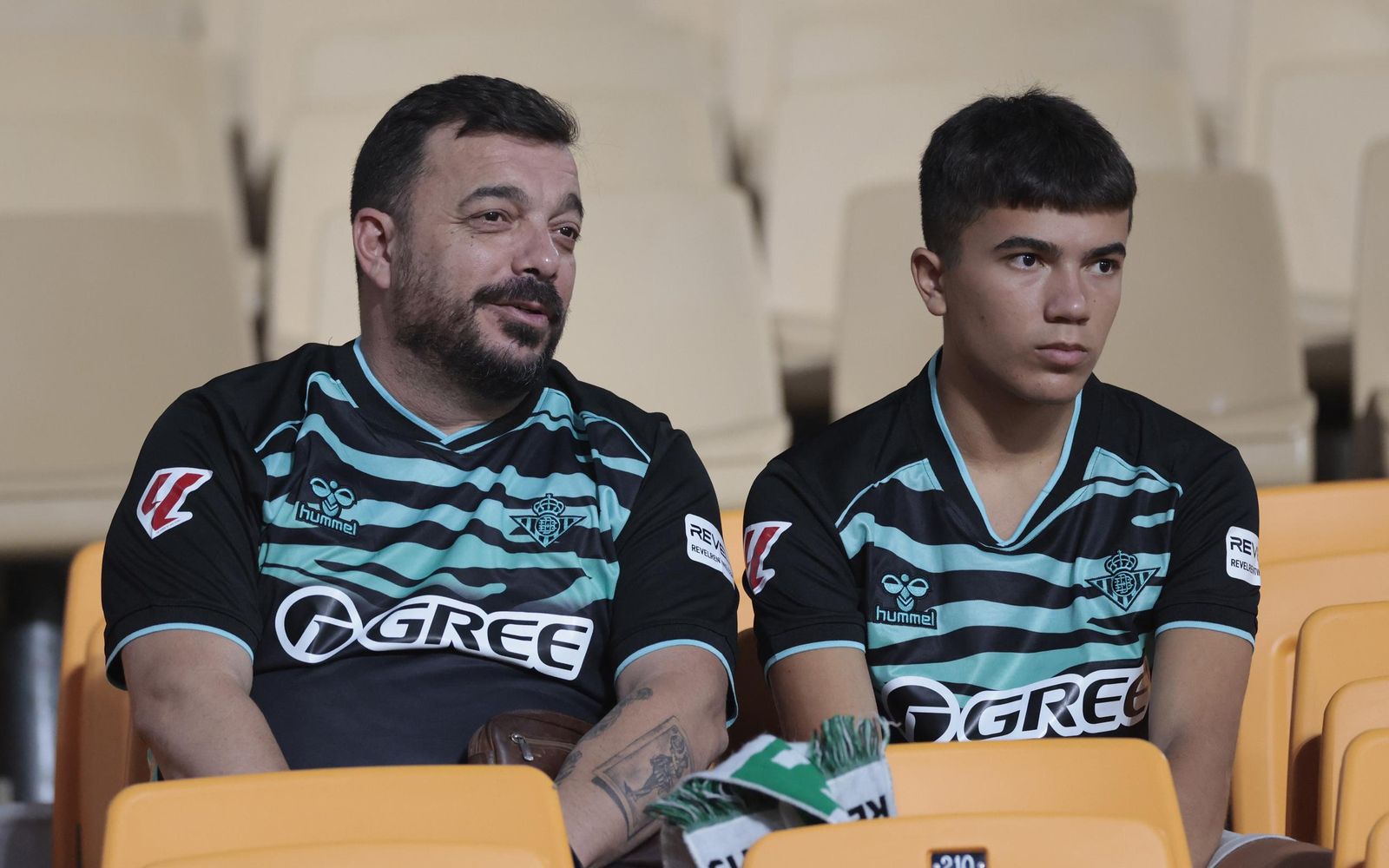 Búscate en las fotos del Betis - Nottingham Forest