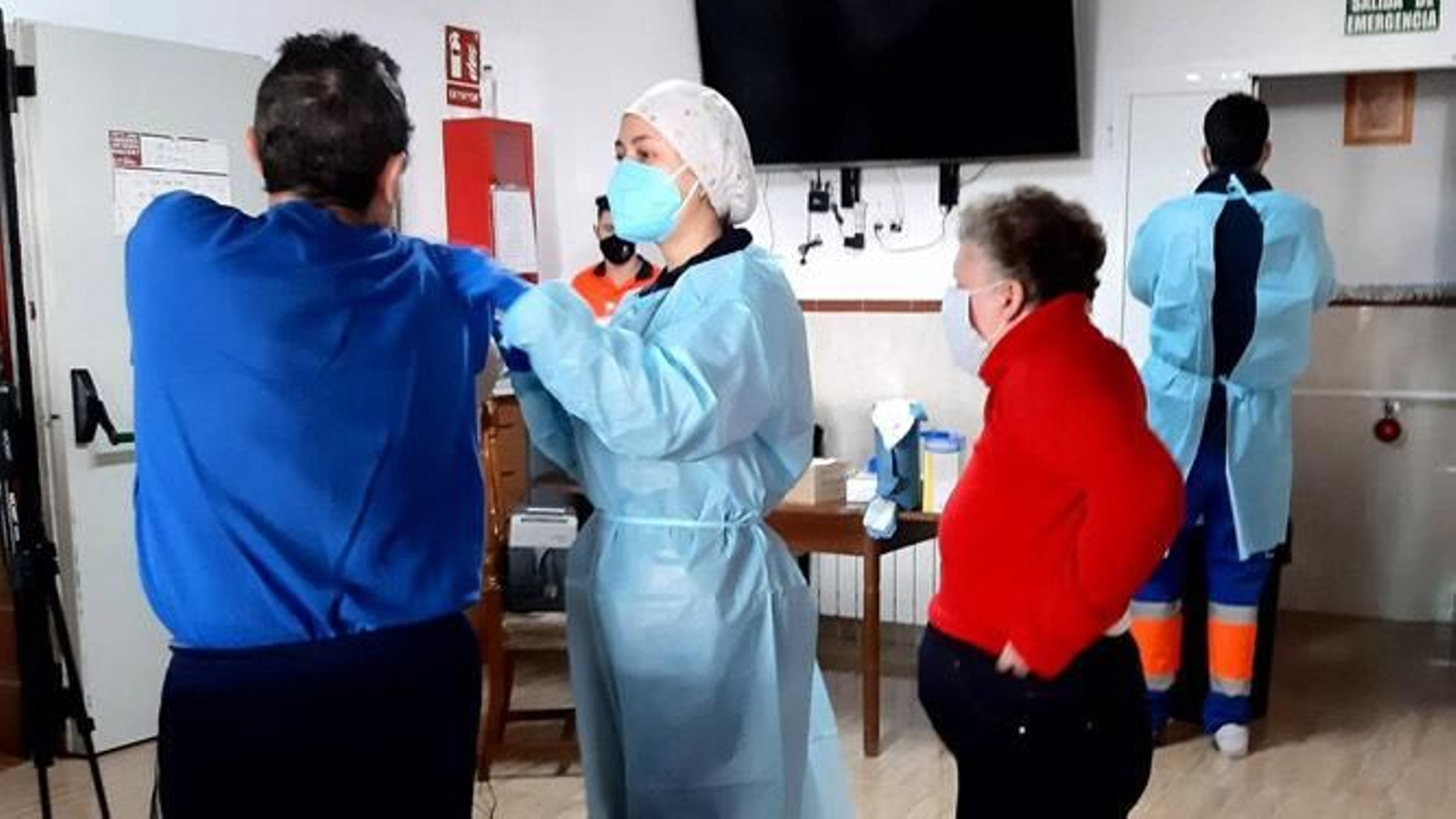 Primeros residentes vacunados en la Casa-Hogar El Sauce.