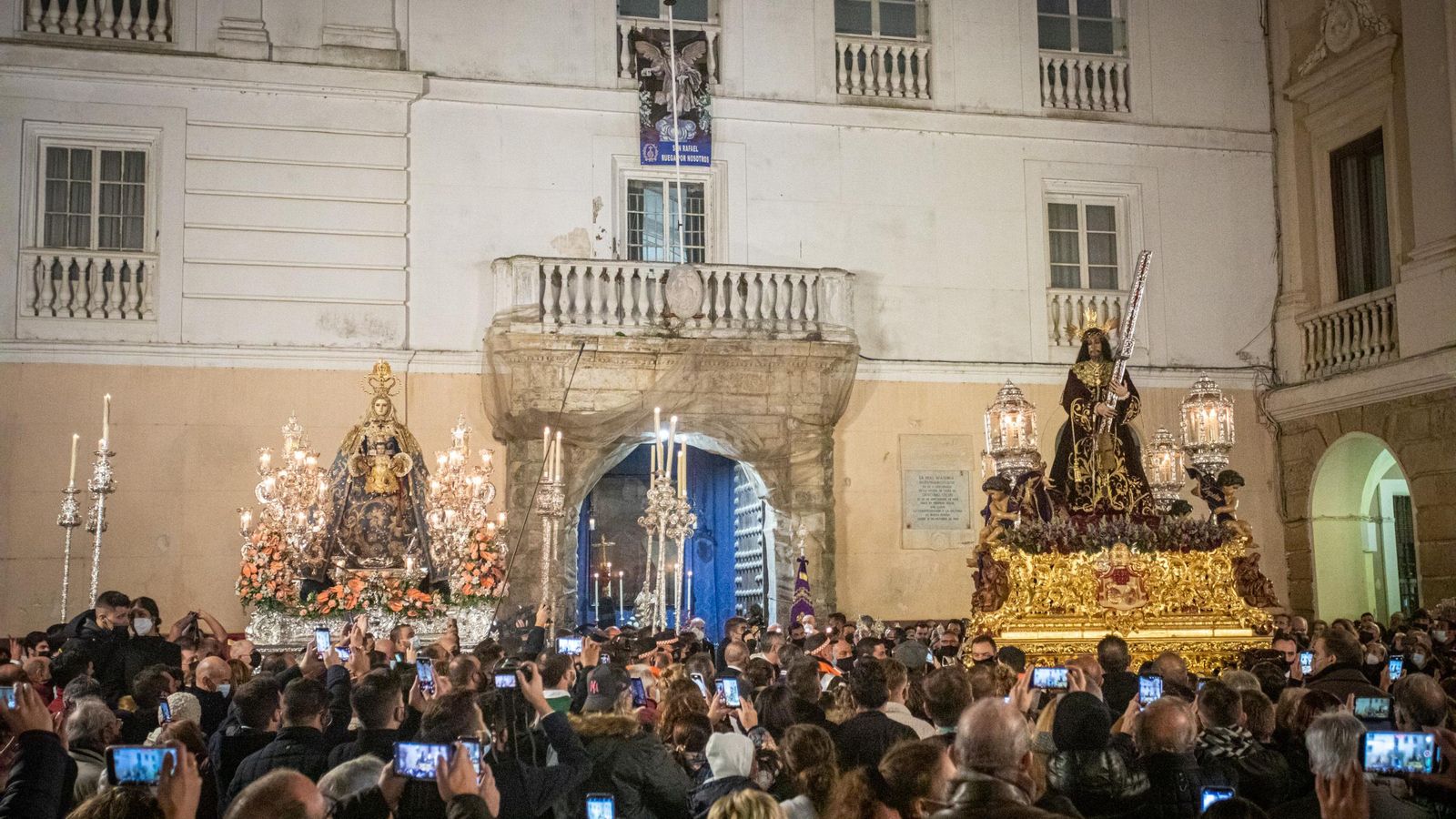 Histórica procesión con la Patrona y el Nazareno en la festividad de la Inmaculada