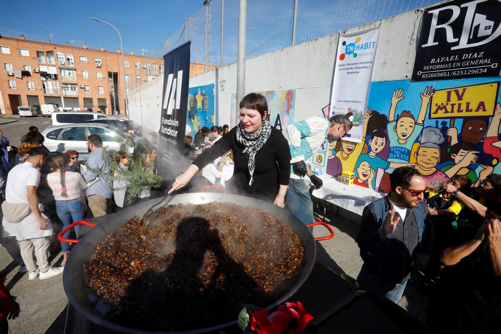 Así ha sido el perol gourmet celebrado en Las Palmeras de Córdoba, en imágenes