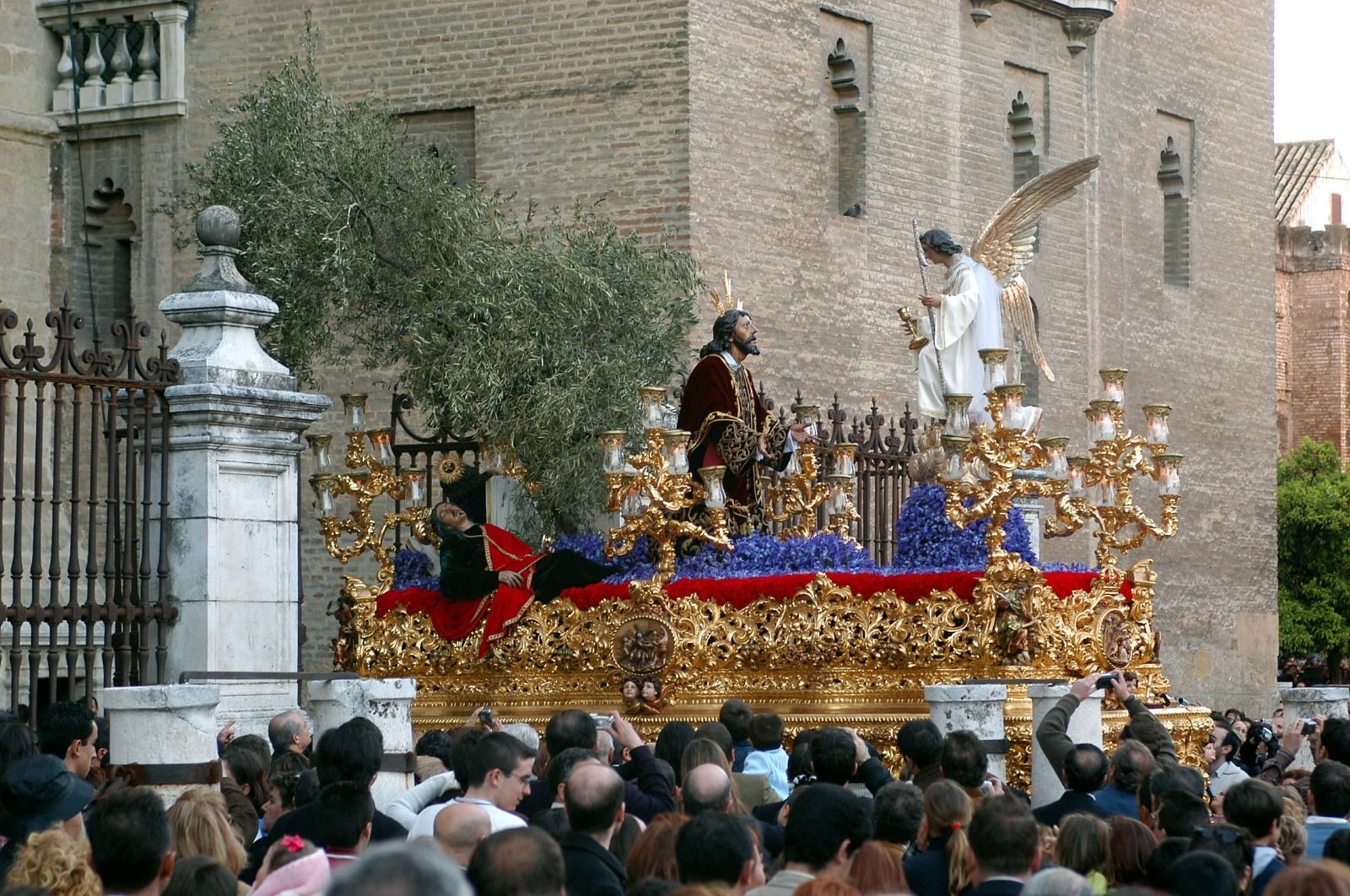 El misterio de Jesús de la Oración durante el Santo Entierro Grande de 2004