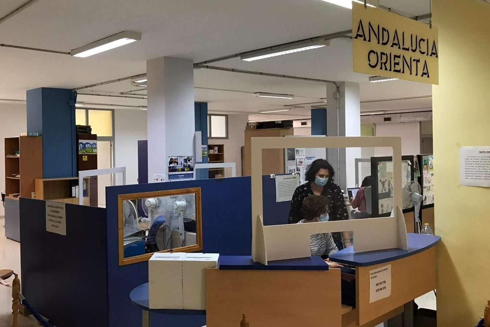 Adra ayudará a casi un centenar de desempleados del municipio a acceder al mundo laboral