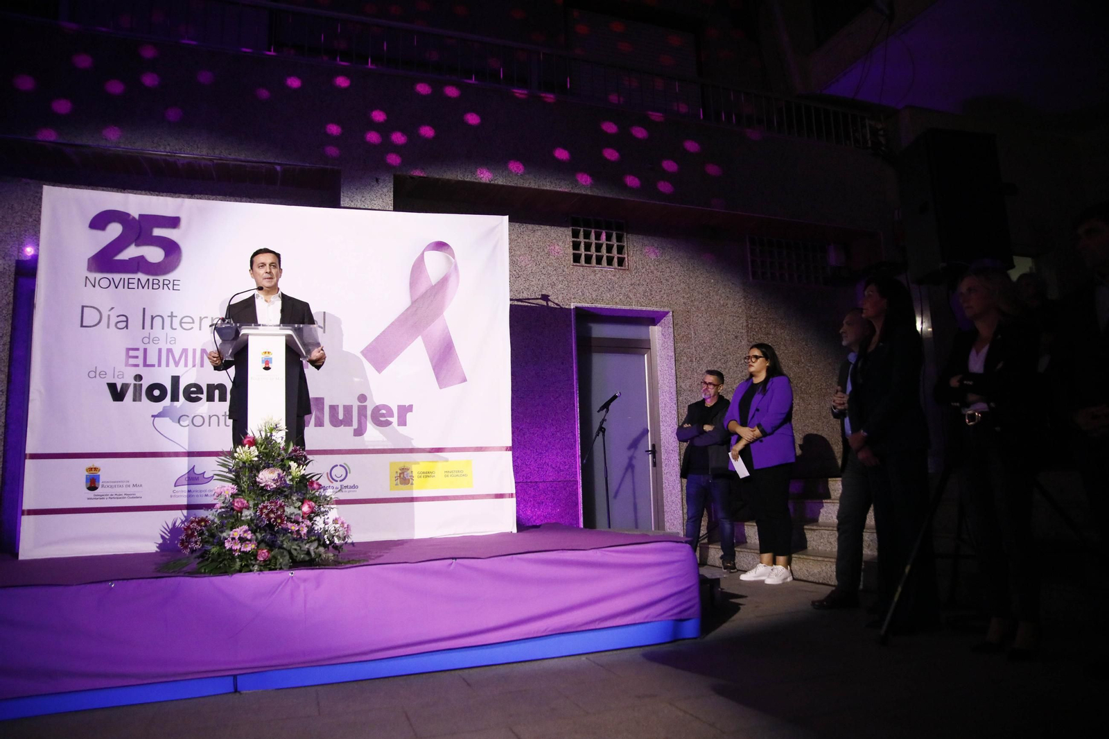 Manifestación por el 25 N en Roquetas de Mar