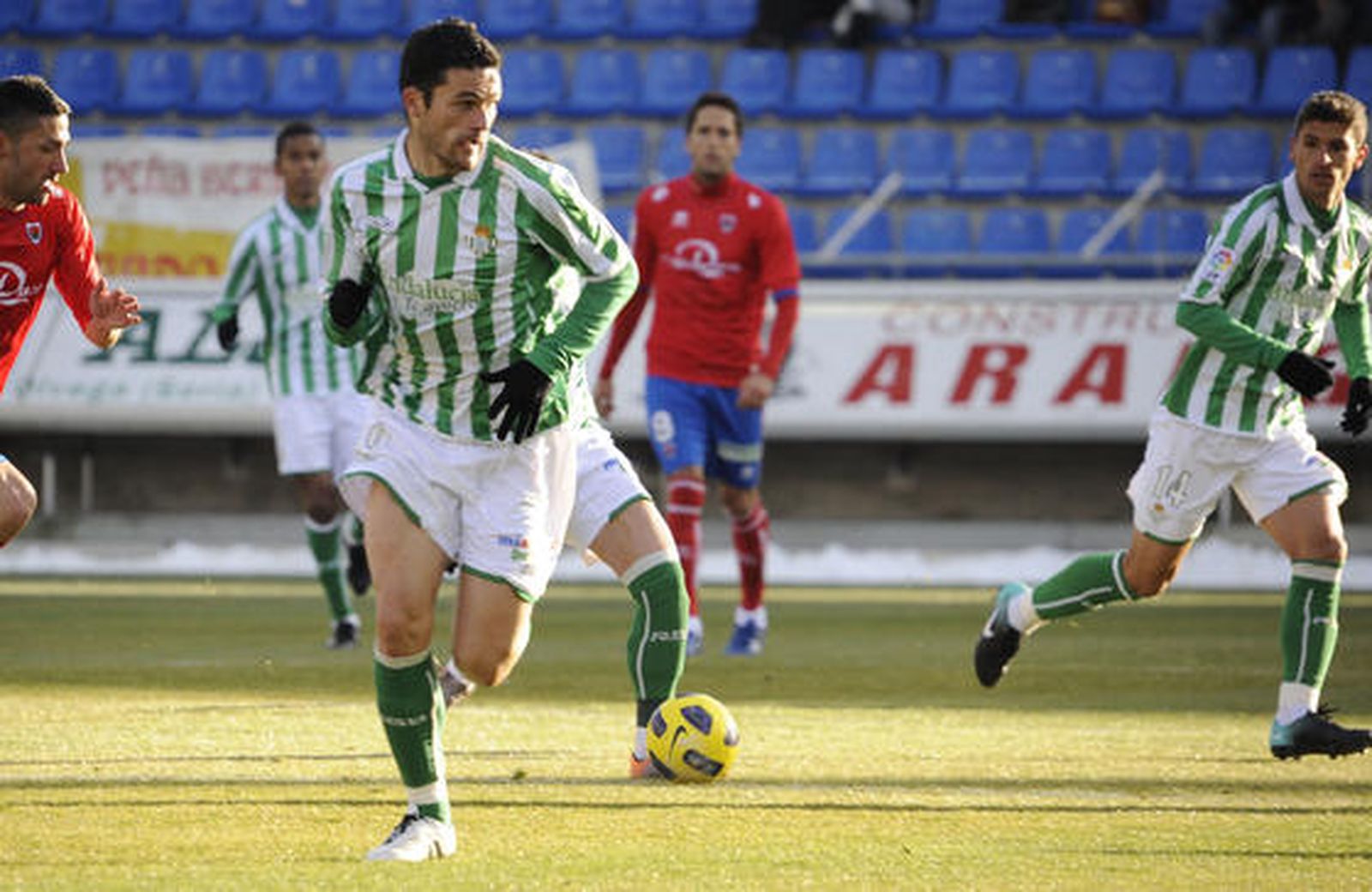 El Betis consolida aún más su liderato tras ganar en Soria al Numancia. / LOF
