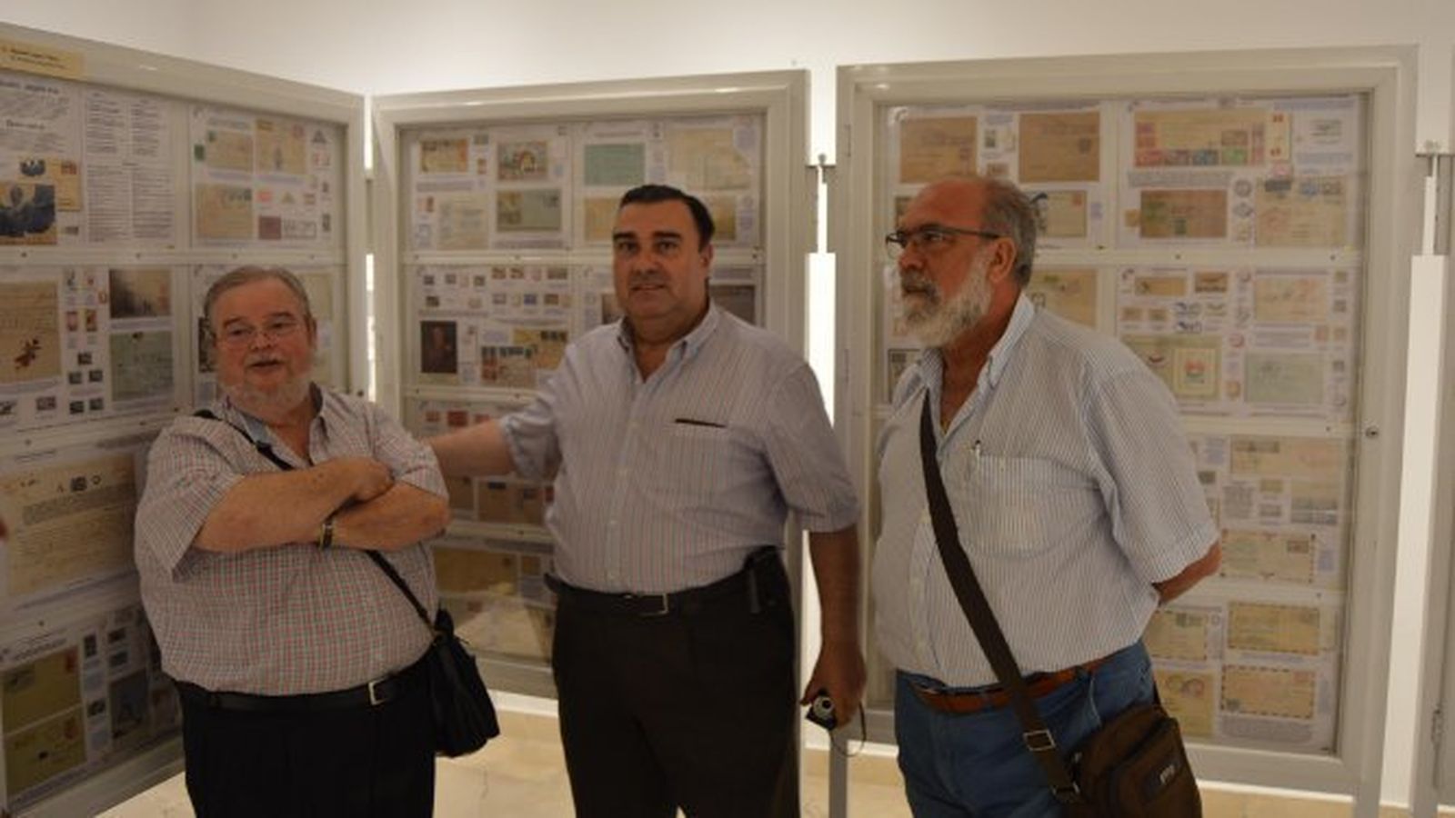Manuel López, Ricardo Moreno y Paco García., durante la inauguración de la muestra.