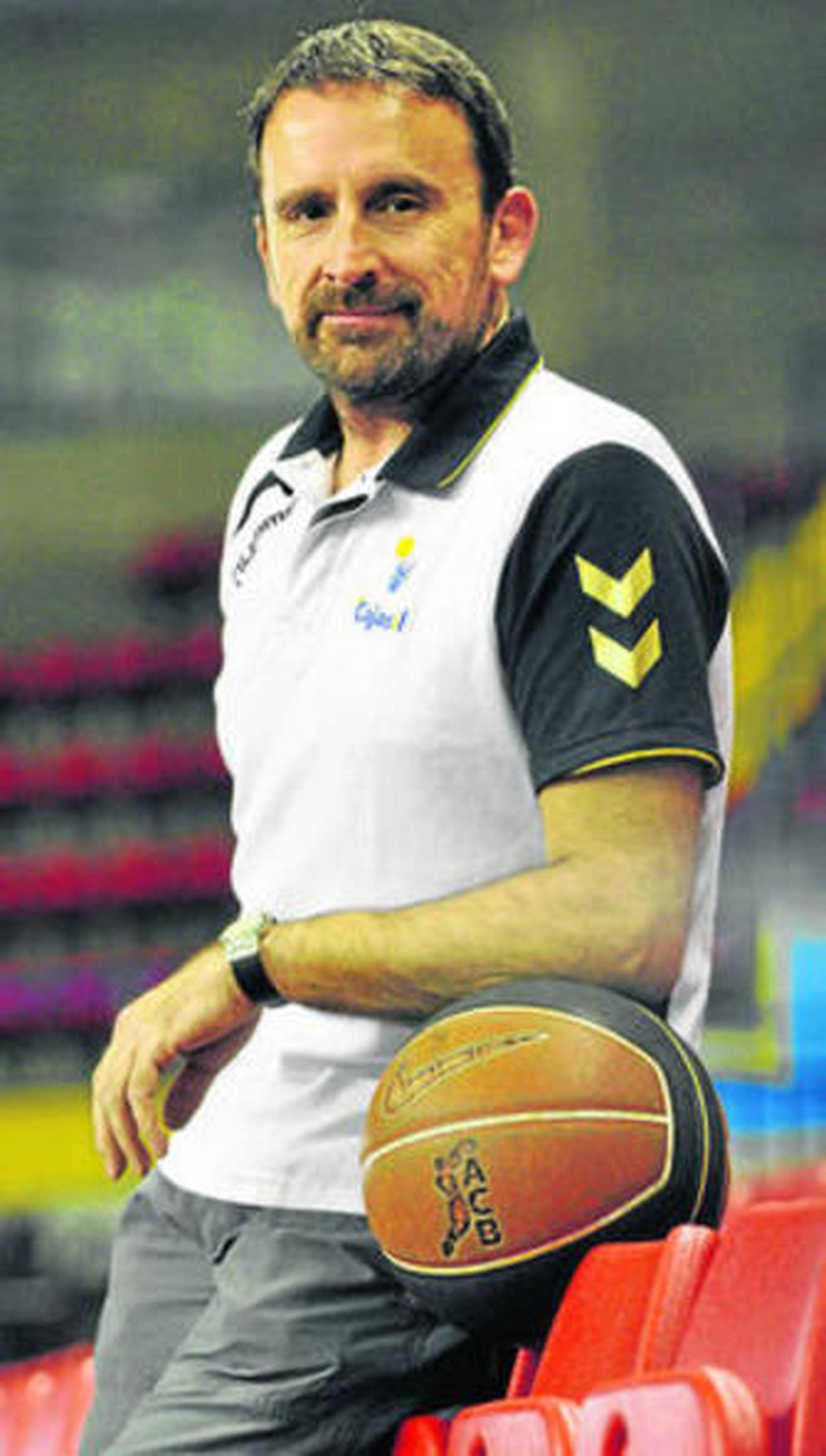 Joan Plaza posa en las gradas de San Pablo.