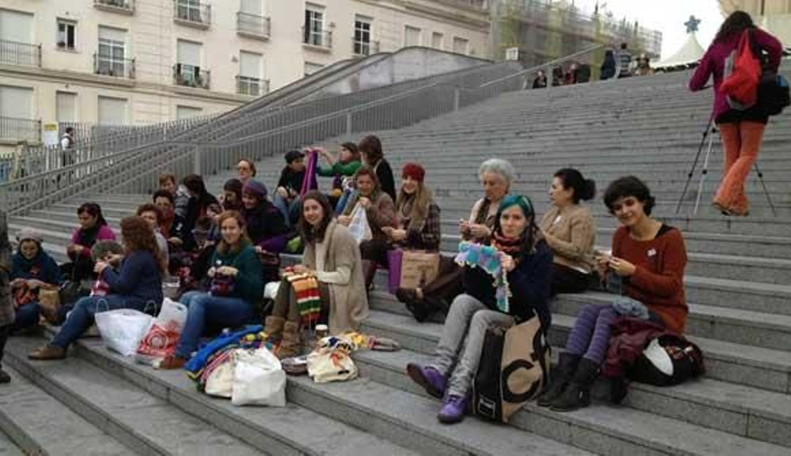 Sevilla se adorna con tejidos