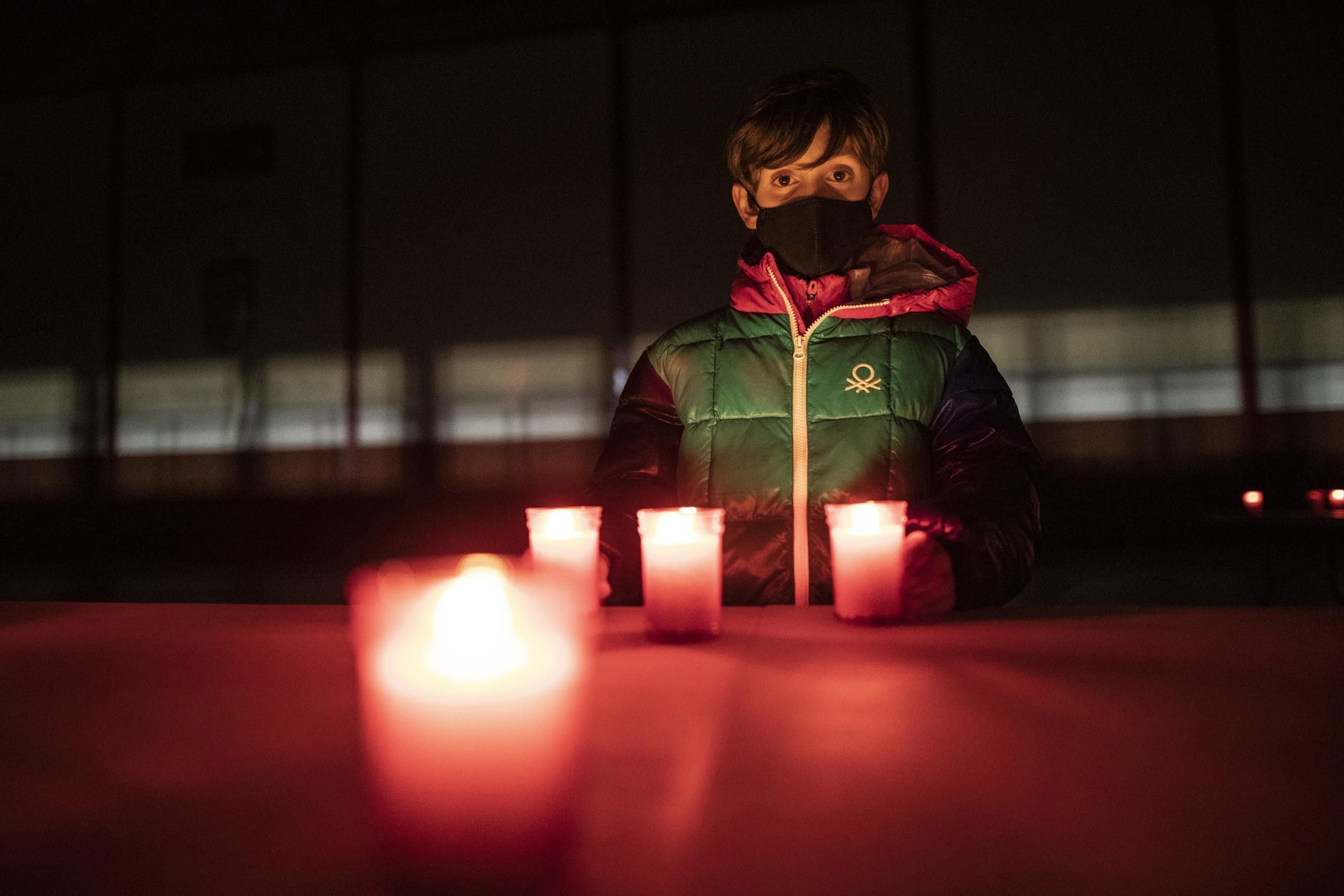 El alcalde de Pinos Puente se encierra contra los cortes de luz, en imágenes