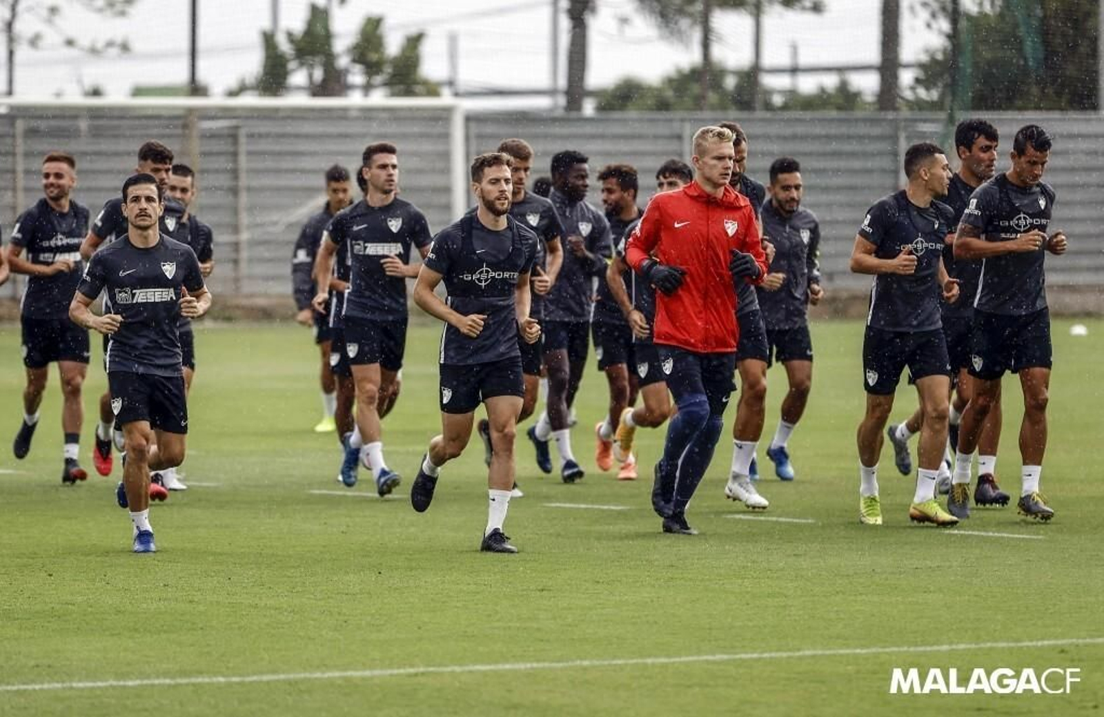 Los jugadores del Málaga, en el entrenamiento de ayer. Los jugadores del Málaga, en el entrenamiento de ayer.