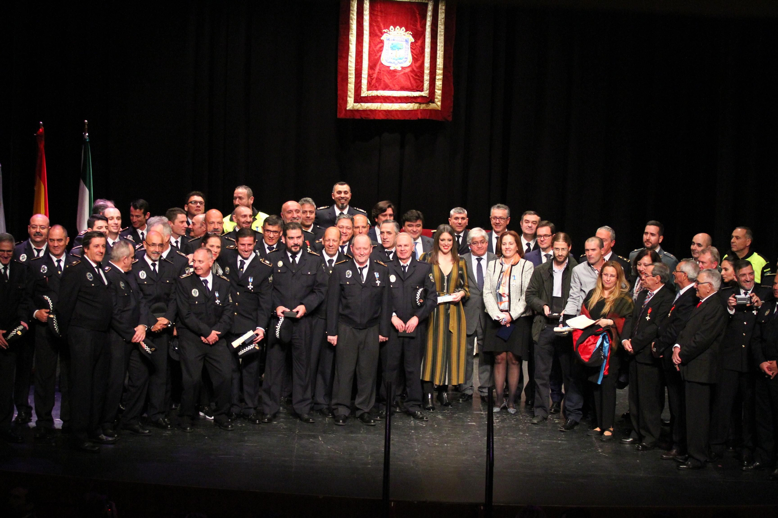 La policía Local entrega las medallas en el día de su patrón