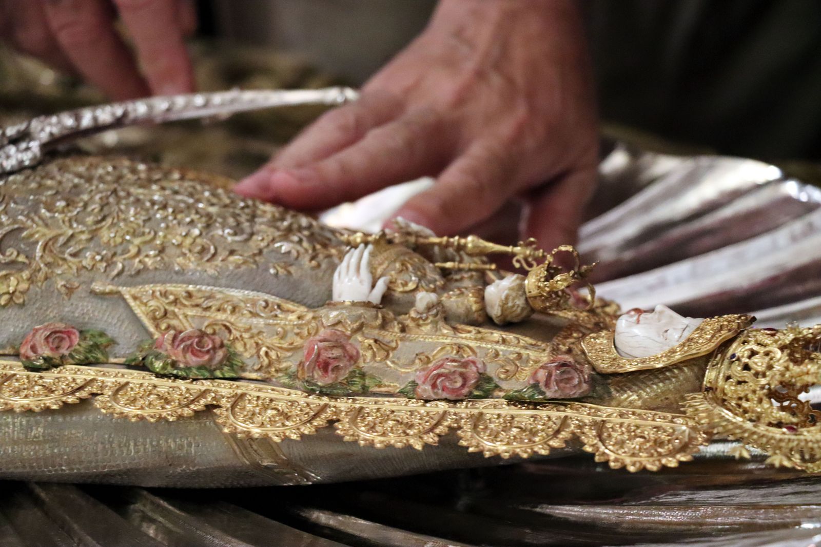 Visita guiada de la ONCE a la Hermandad de Emigrantes de Huelva, en imágenes