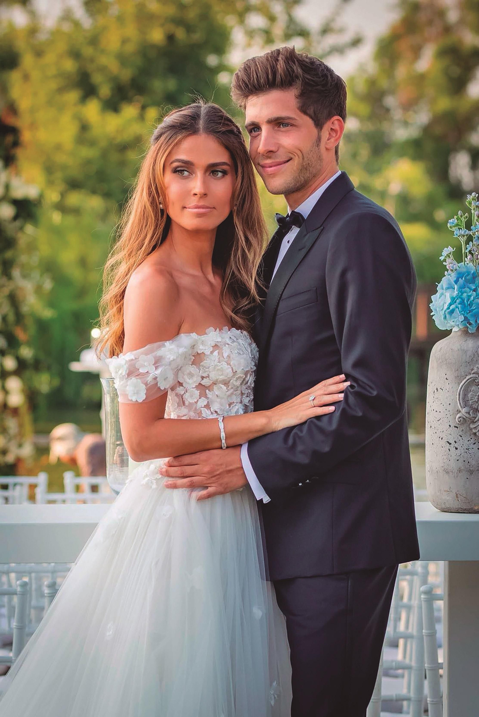 Los felices novios Coral Simanovich y Sergi Roberto.