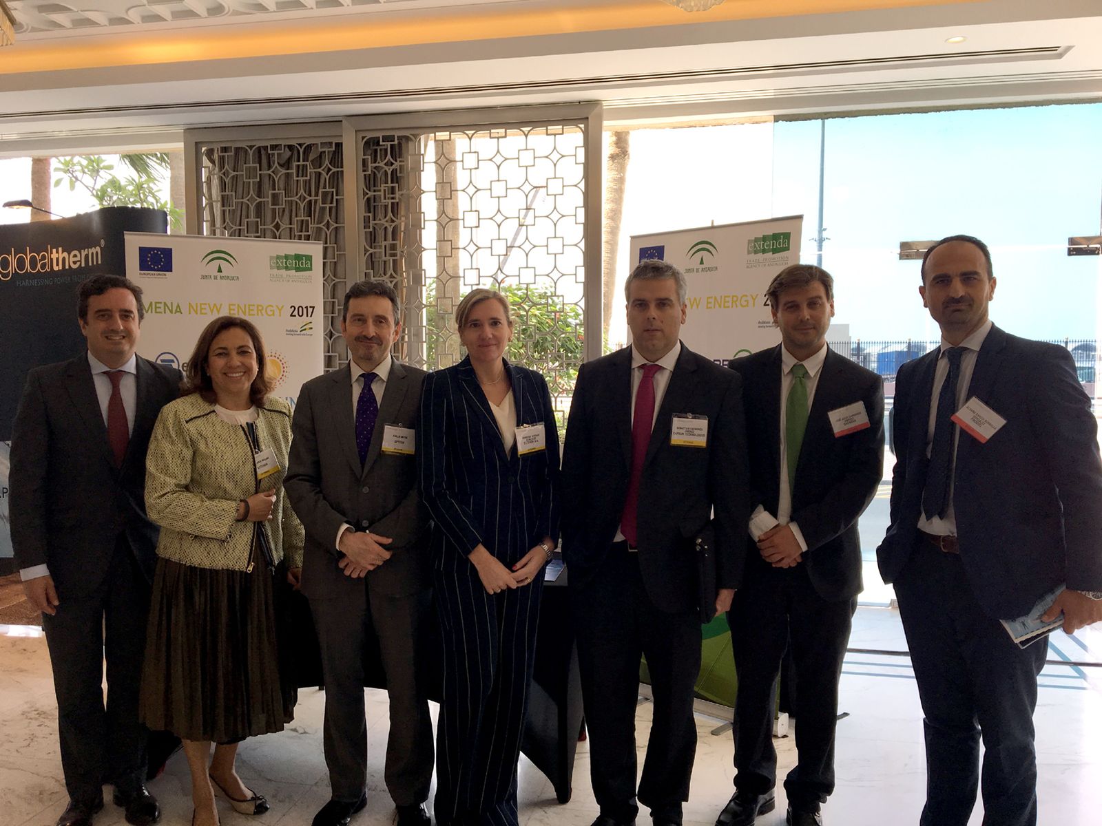 Vanessa Bernad, consejera delegada de Extenda (centro) junto a los representantes de las empresas andaluzas.