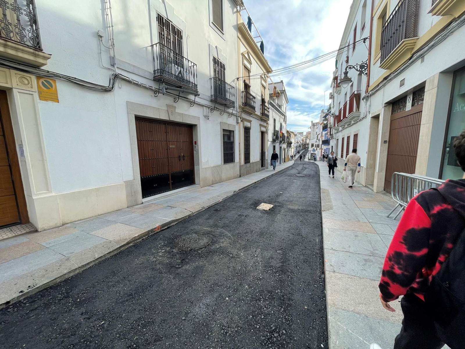 La calle Alfaros tras su primera fase de obras, en imágenes