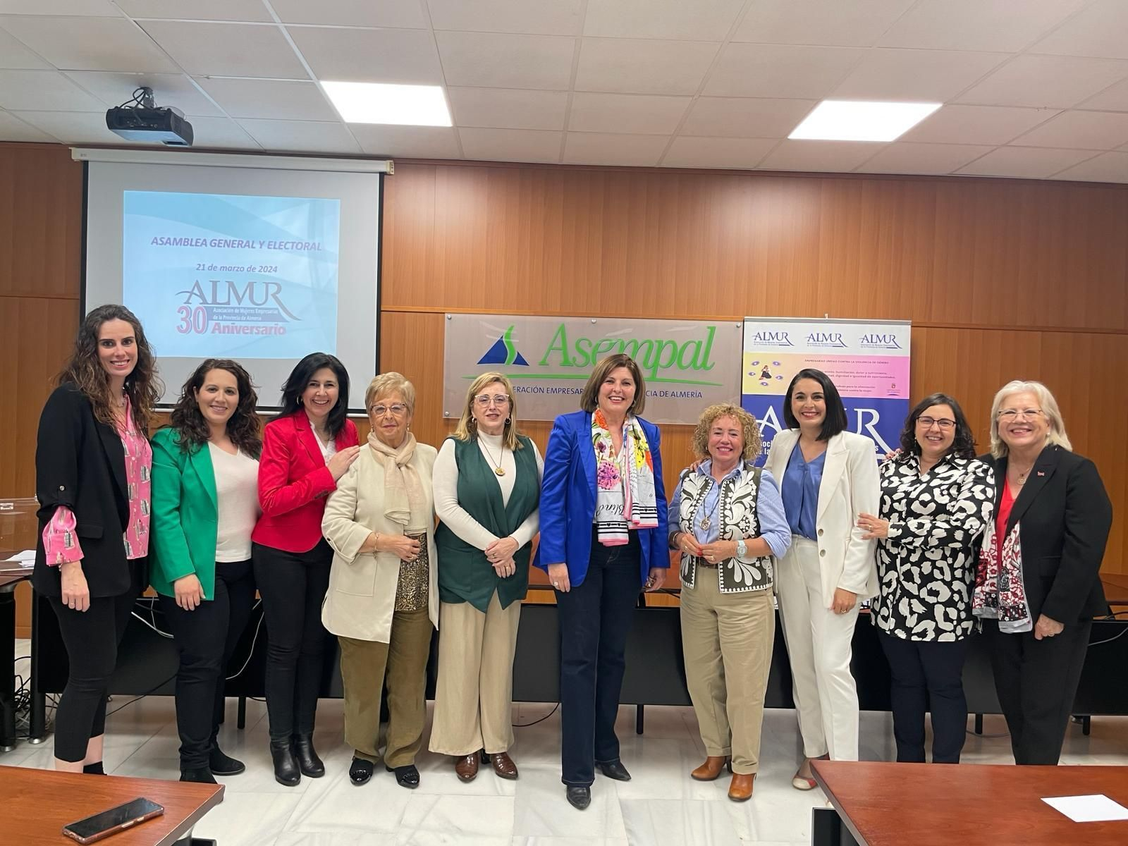 Asamblea para la reelección de Amalia Salvador Mena.